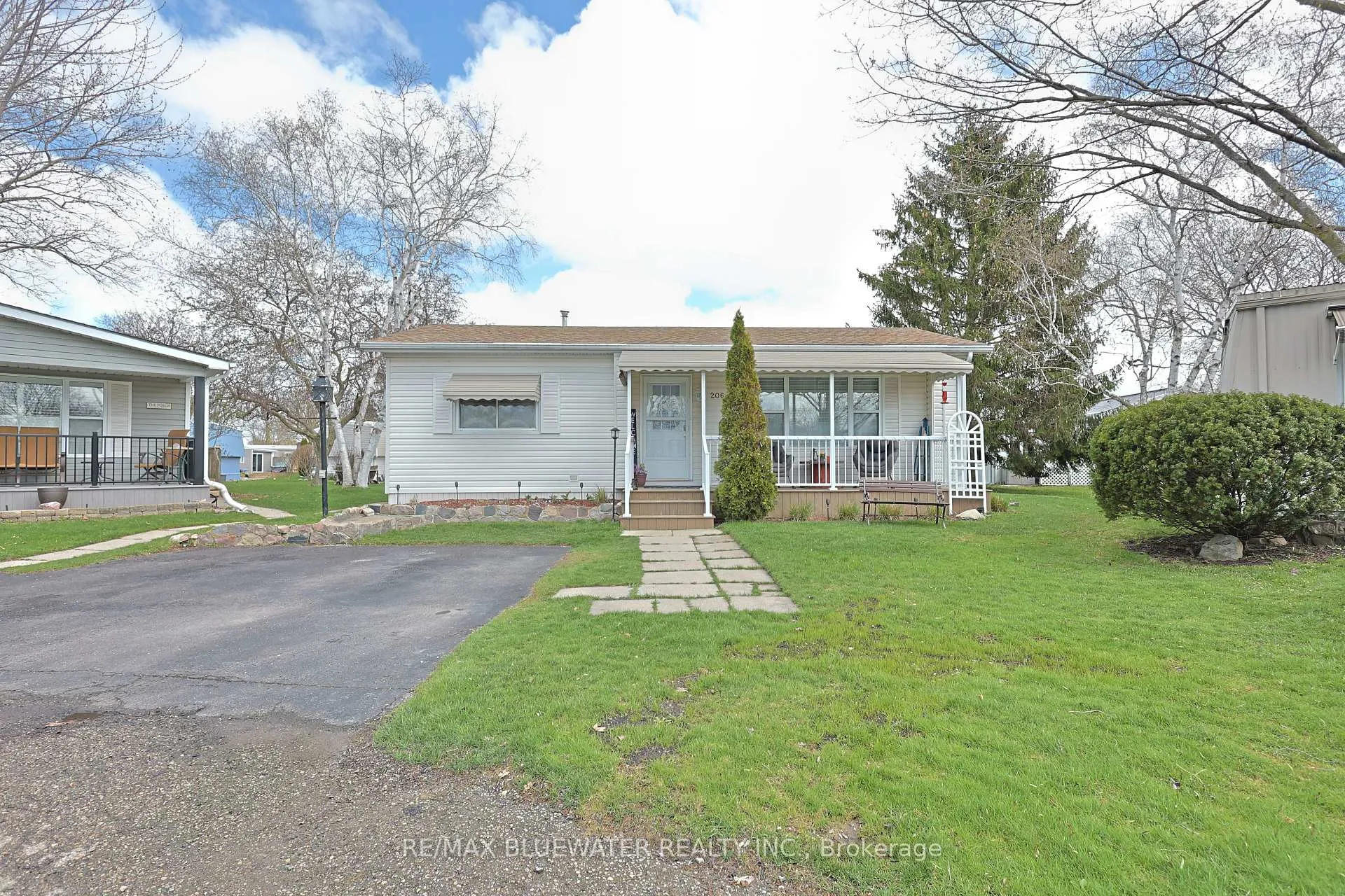 Photo 3 of 206 Biltmore Drive, South Huron, Stephen — HOMEH