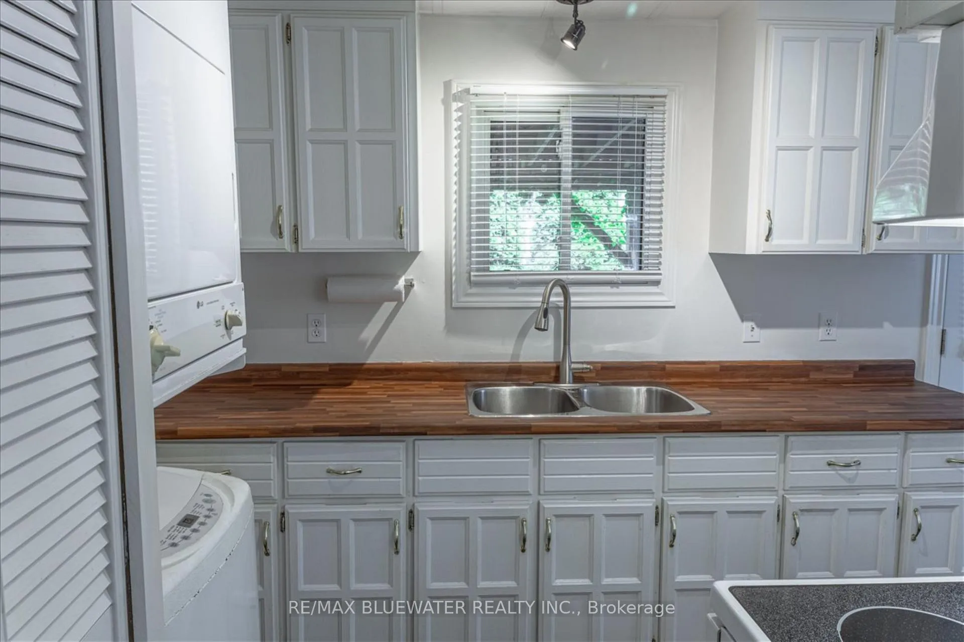Photo 9 of 206 Biltmore Drive, South Huron, Stephen — HOMEH