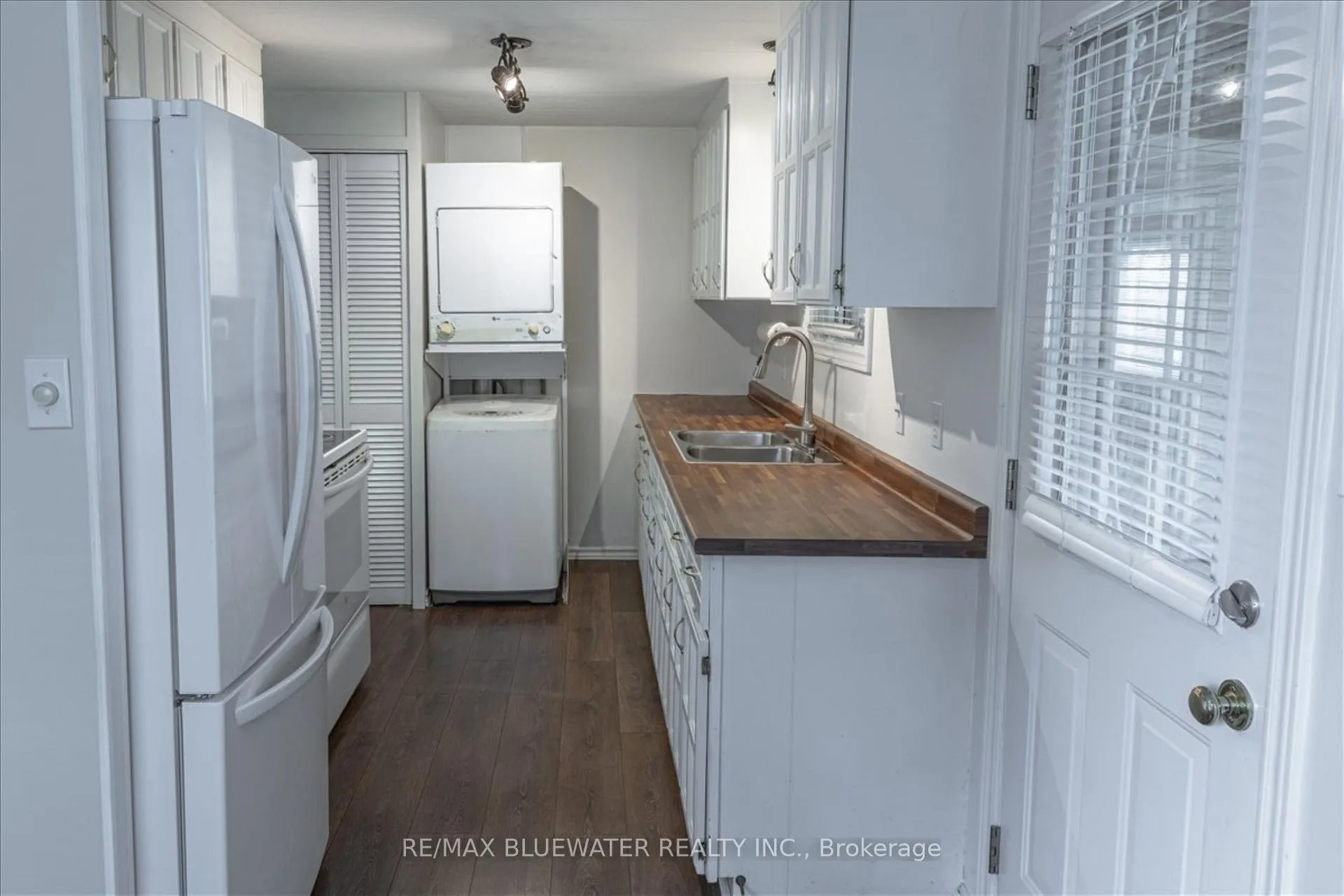 Photo 10 of 206 Biltmore Drive, South Huron, Stephen — HOMEH