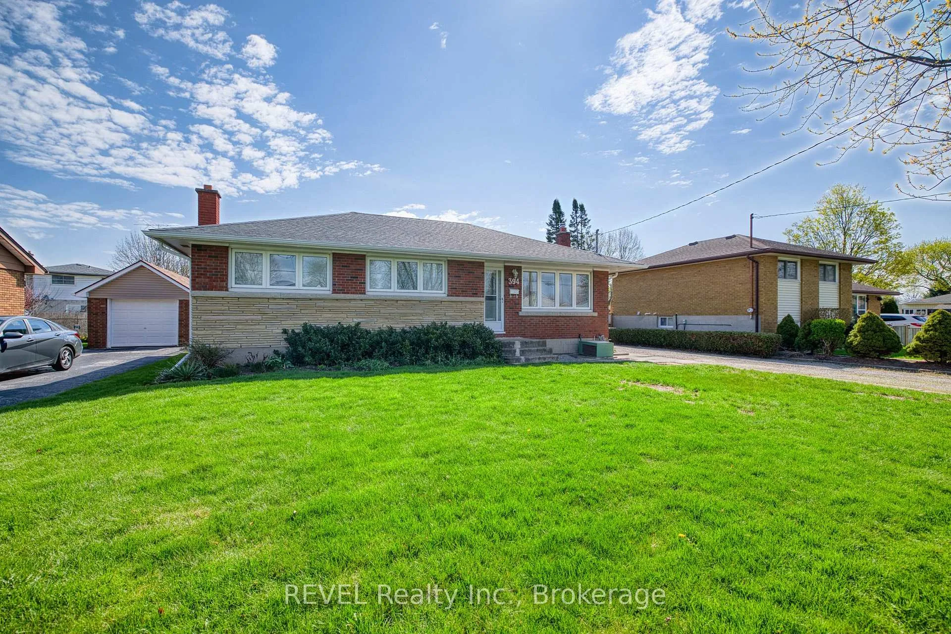Photo 3 of 394 Grantham Avenue, St. Catharines, Carlton/Bunting — HOMEH
