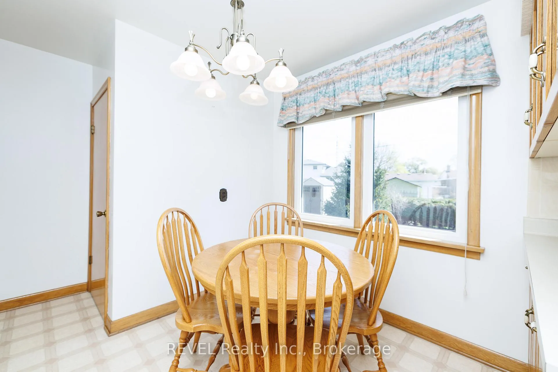 Photo 9 of 394 Grantham Avenue, St. Catharines, Carlton/Bunting — HOMEH