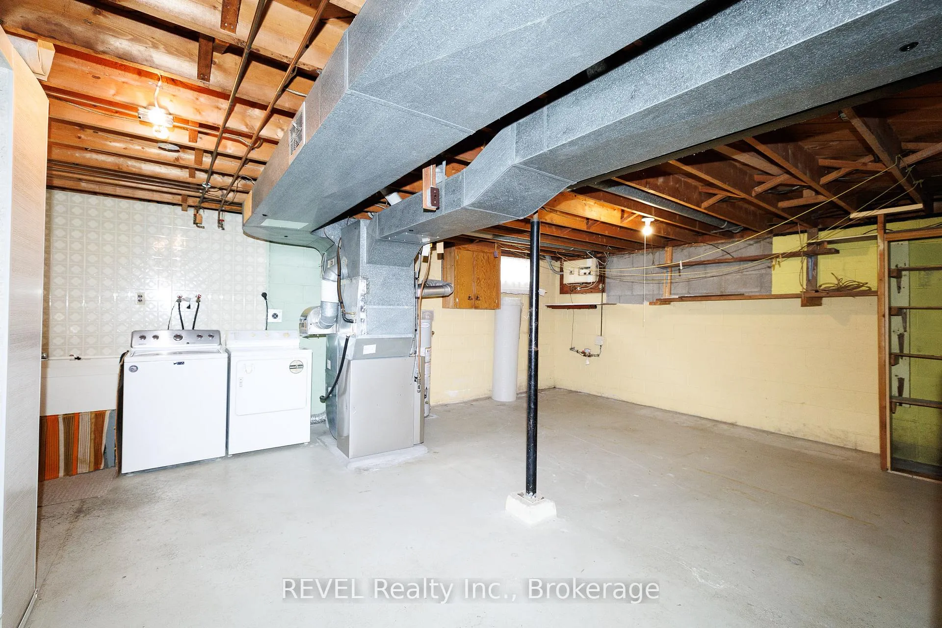 Photo 20 of 394 Grantham Avenue, St. Catharines, Carlton/Bunting — HOMEH