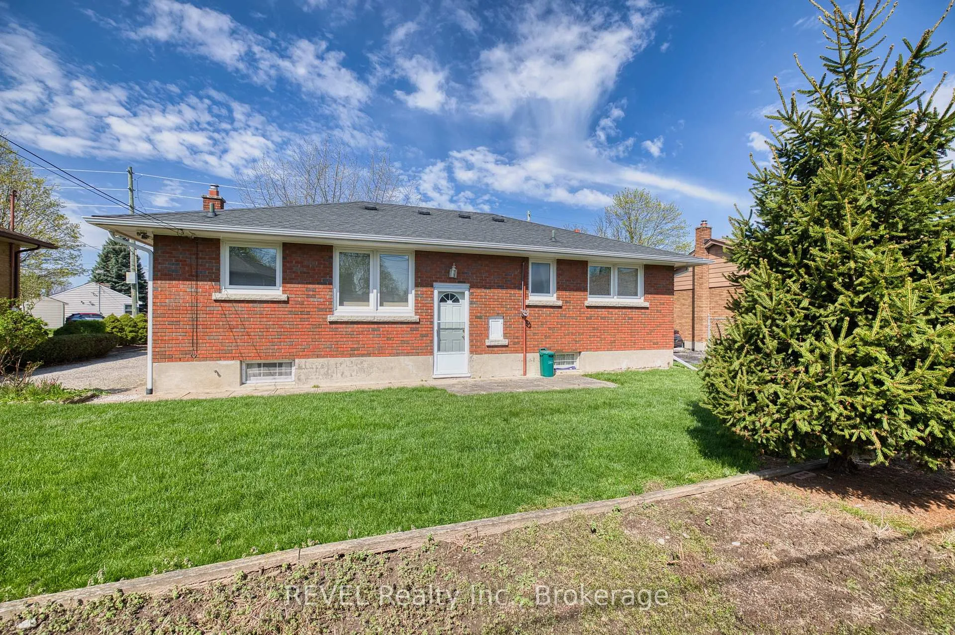 Photo 22 of 394 Grantham Avenue, St. Catharines, Carlton/Bunting — HOMEH