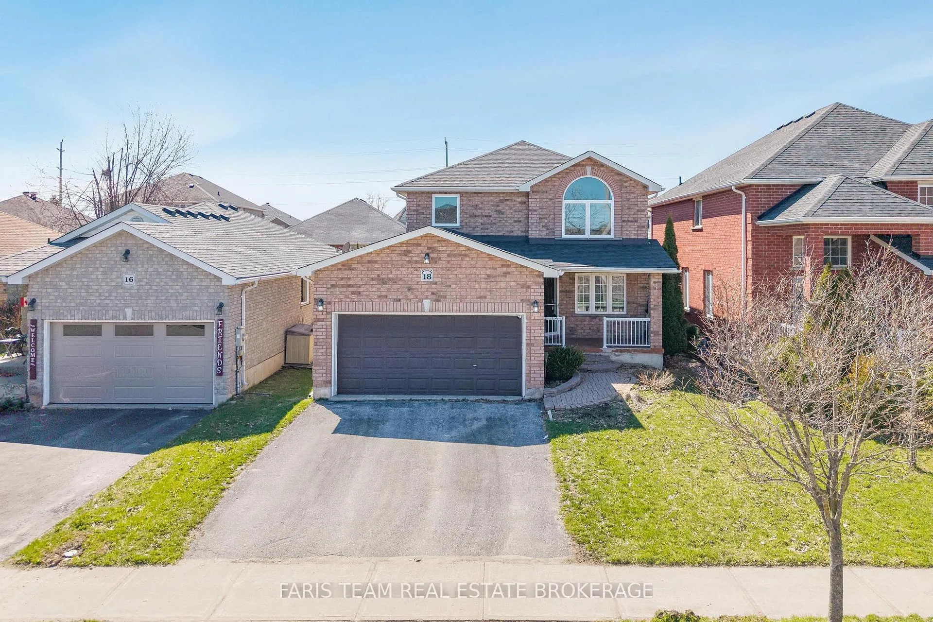 Photo 2 of 18 Balmoral Place, Barrie, Innis-Shore — HOMEH