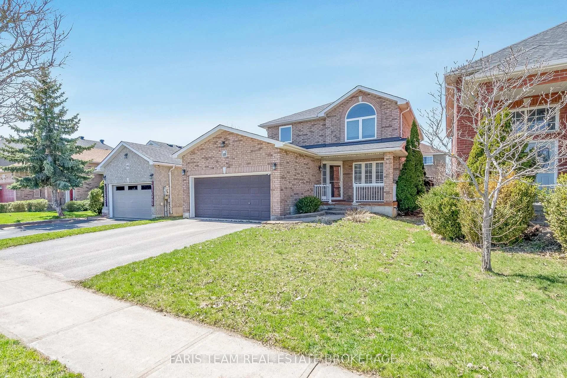 Photo 3 of 18 Balmoral Place, Barrie, Innis-Shore — HOMEH