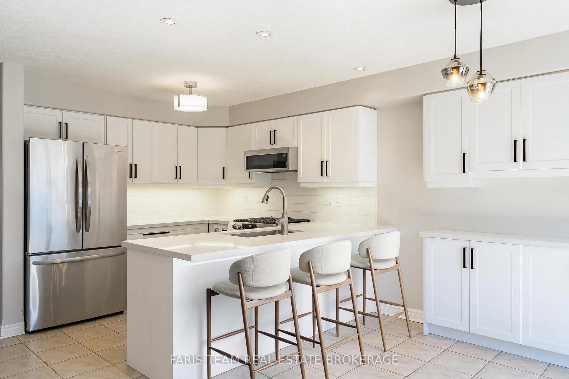 Photo 9 of 18 Balmoral Place, Barrie, Innis-Shore — HOMEH