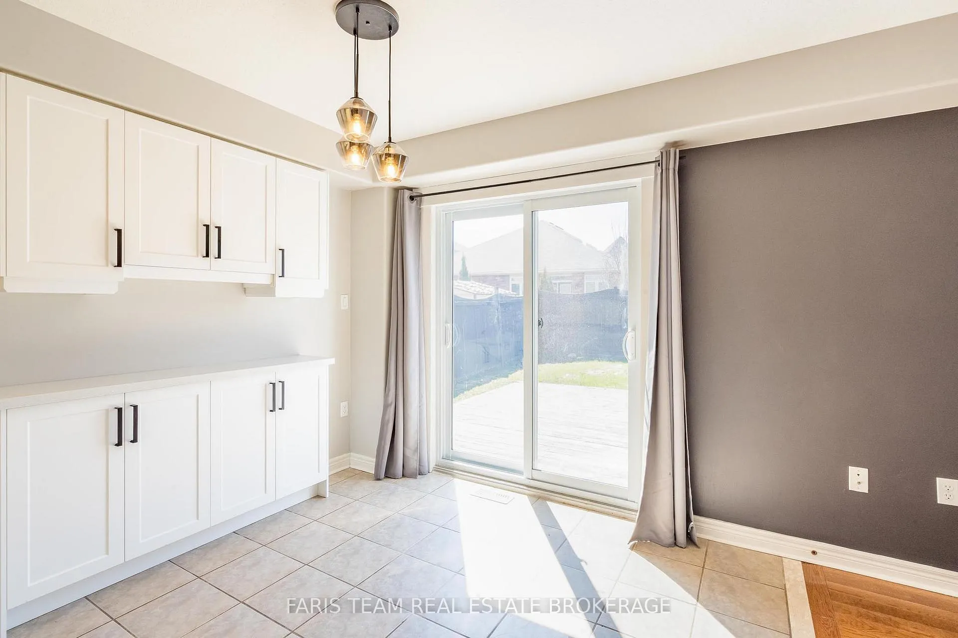 Photo 10 of 18 Balmoral Place, Barrie, Innis-Shore — HOMEH