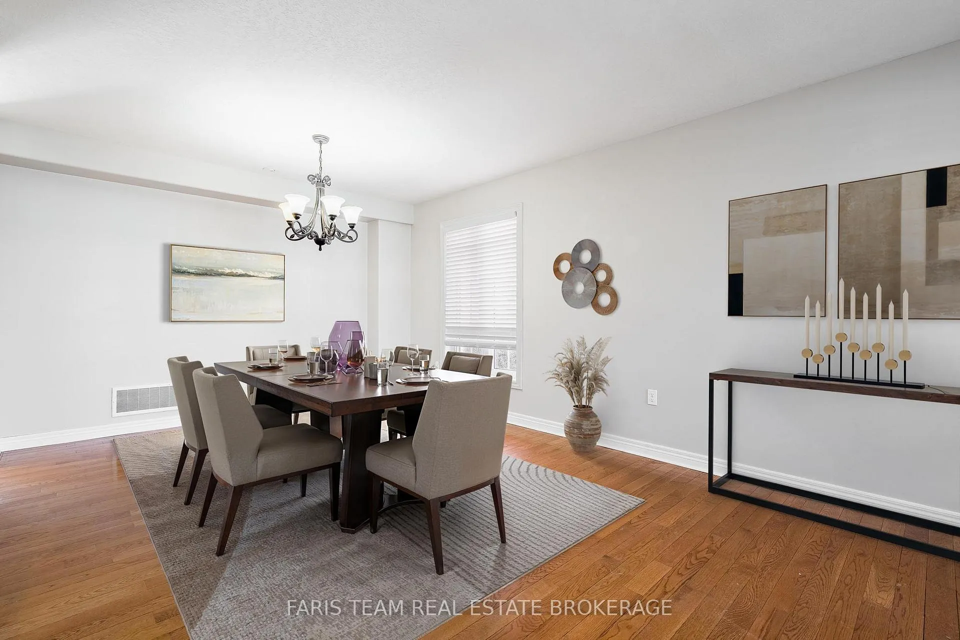 Photo 11 of 18 Balmoral Place, Barrie, Innis-Shore — HOMEH
