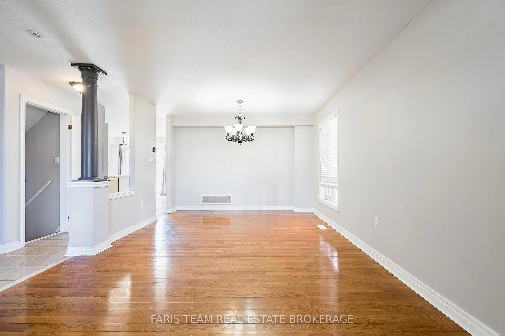 Photo 12 of 18 Balmoral Place, Barrie, Innis-Shore — HOMEH