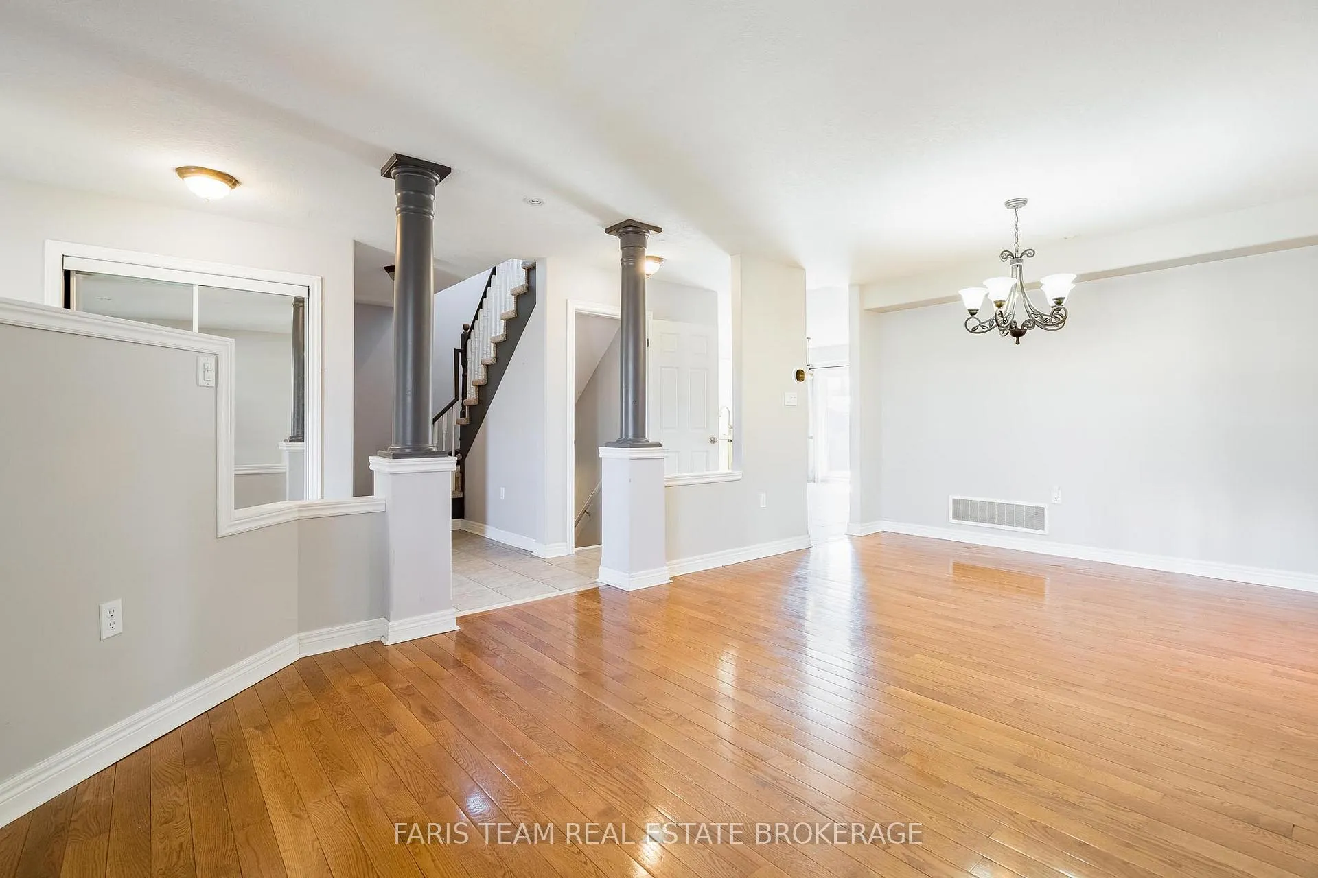 Photo 14 of 18 Balmoral Place, Barrie, Innis-Shore — HOMEH