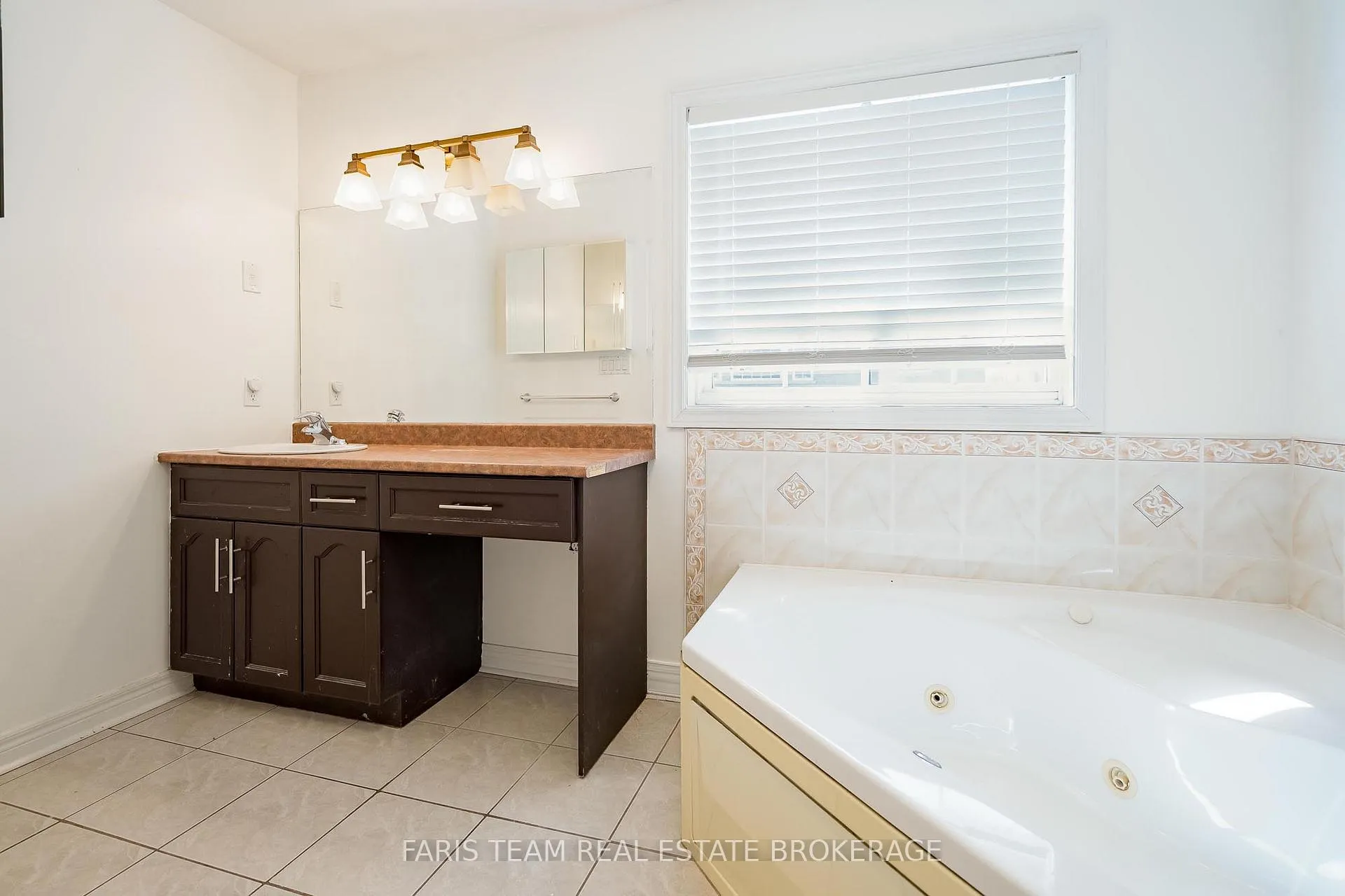 Photo 21 of 18 Balmoral Place, Barrie, Innis-Shore — HOMEH