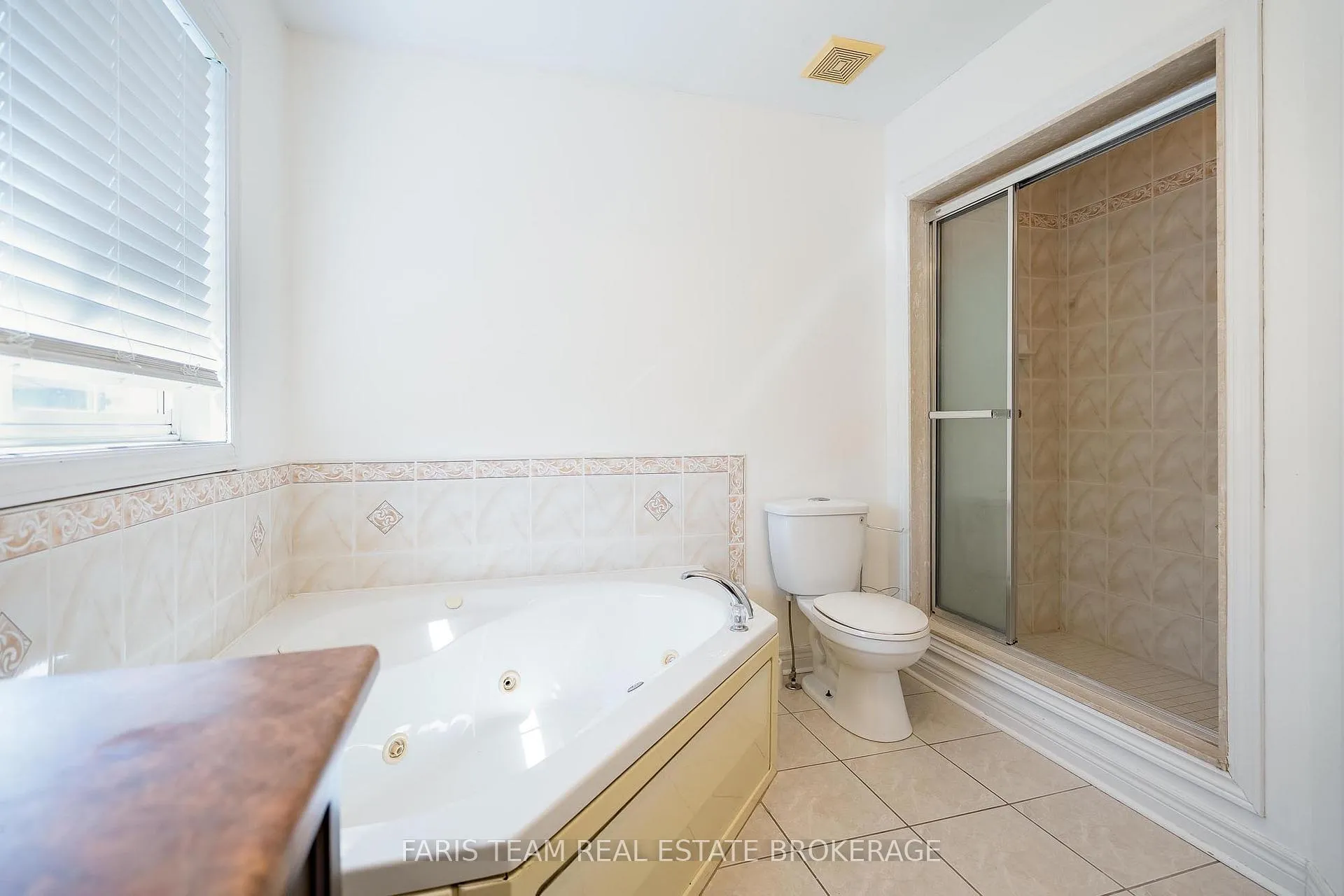Photo 22 of 18 Balmoral Place, Barrie, Innis-Shore — HOMEH