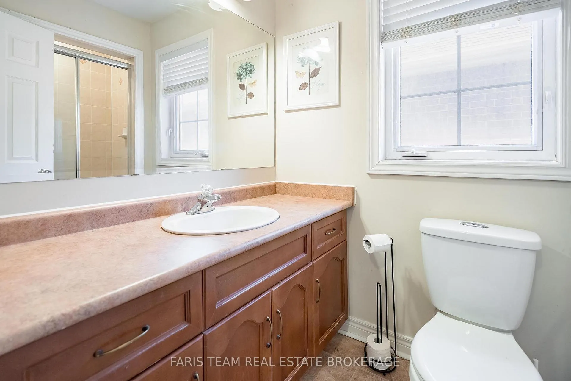 Photo 26 of 18 Balmoral Place, Barrie, Innis-Shore — HOMEH