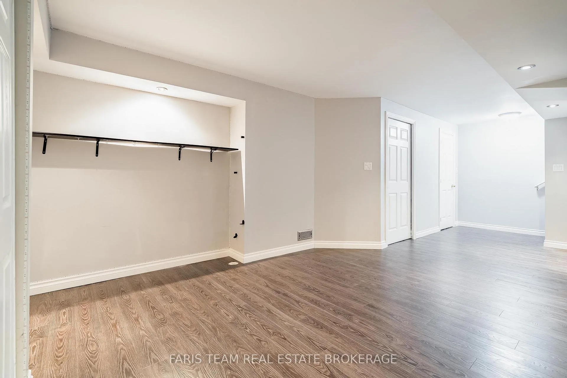 Photo 30 of 18 Balmoral Place, Barrie, Innis-Shore — HOMEH