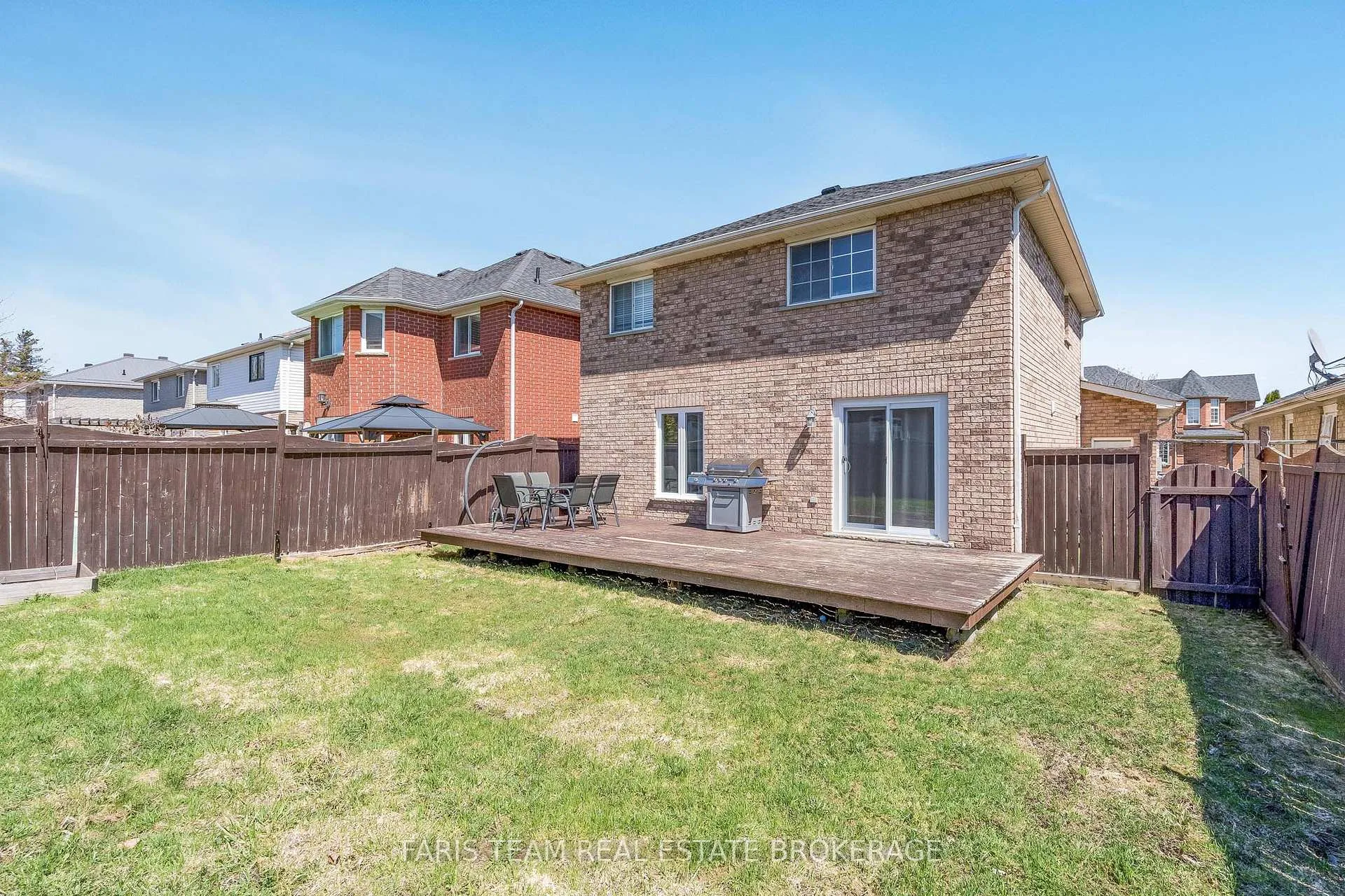 Photo 38 of 18 Balmoral Place, Barrie, Innis-Shore — HOMEH