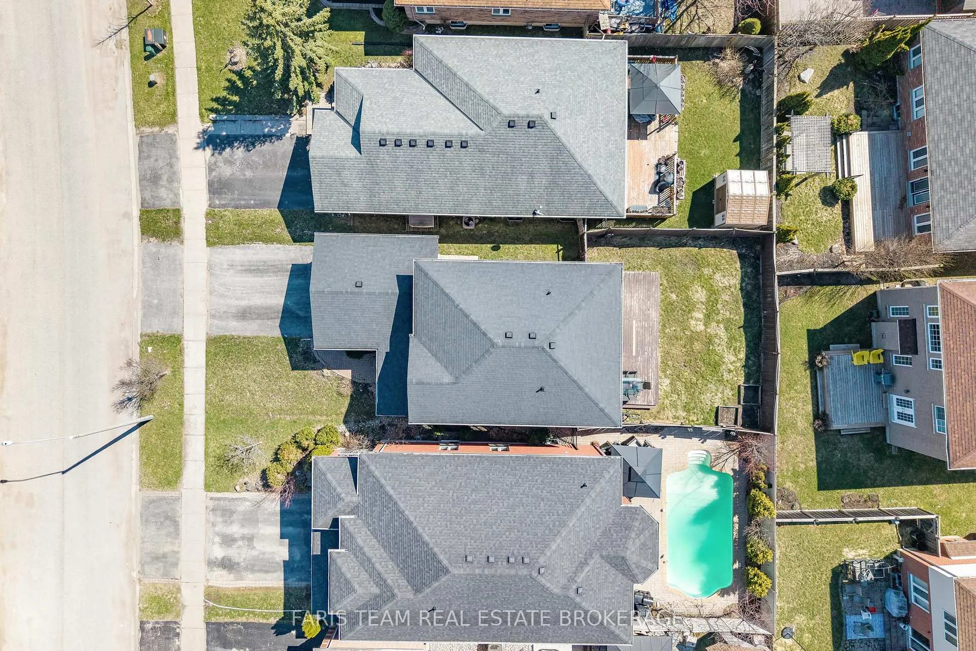 Photo 41 of 18 Balmoral Place, Barrie, Innis-Shore — HOMEH