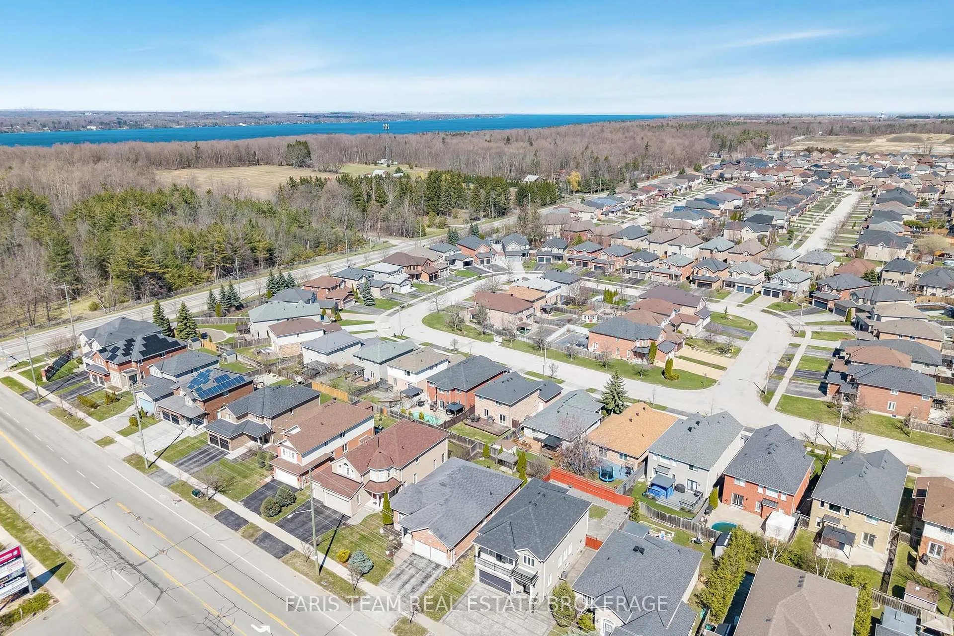 Photo 44 of 18 Balmoral Place, Barrie, Innis-Shore — HOMEH