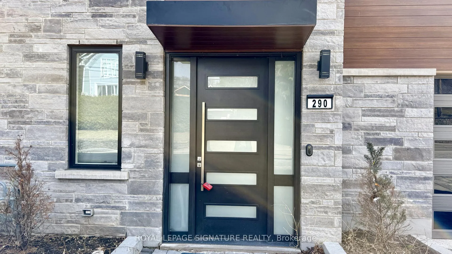 Photo 3 of 290 North Shore Boulevard E, Burlington, LaSalle — HOMEH