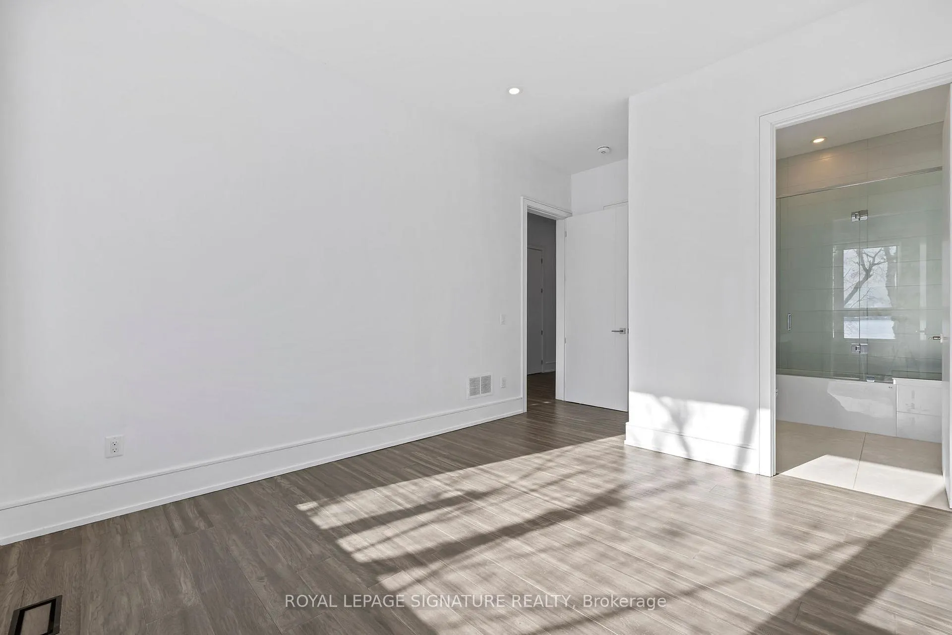 Photo 26 of 290 North Shore Boulevard E, Burlington, LaSalle — HOMEH