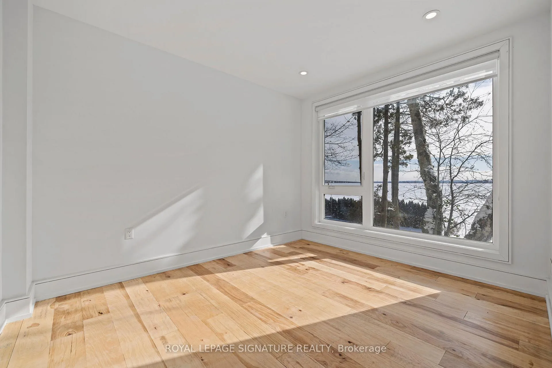 Photo 33 of 290 North Shore Boulevard E, Burlington, LaSalle — HOMEH