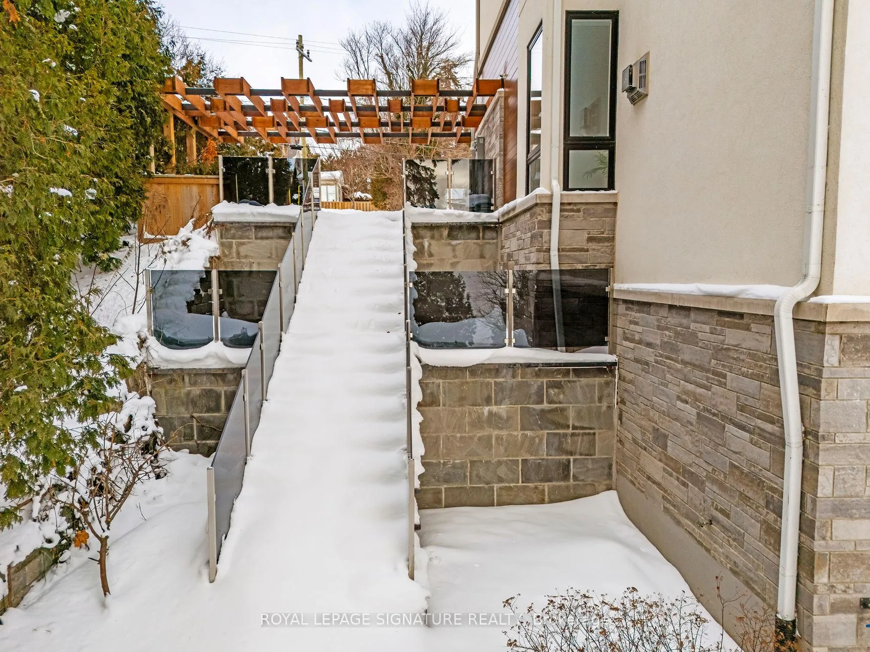 Photo 43 of 290 North Shore Boulevard E, Burlington, LaSalle — HOMEH