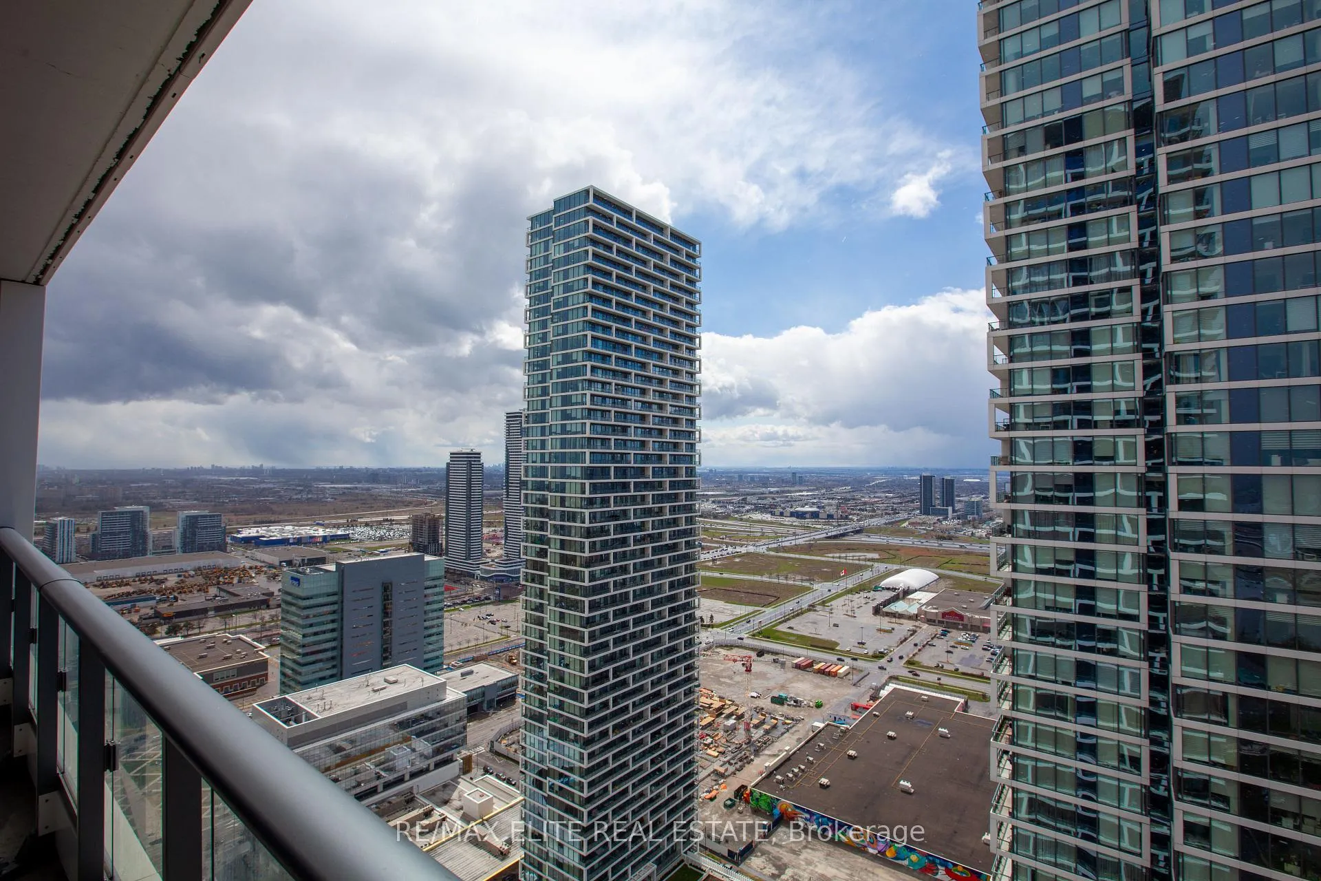 Photo 11 of Unit 4311, 950 Portage Parkway, Vaughan, Vaughan Corporate Centre — HOMEH