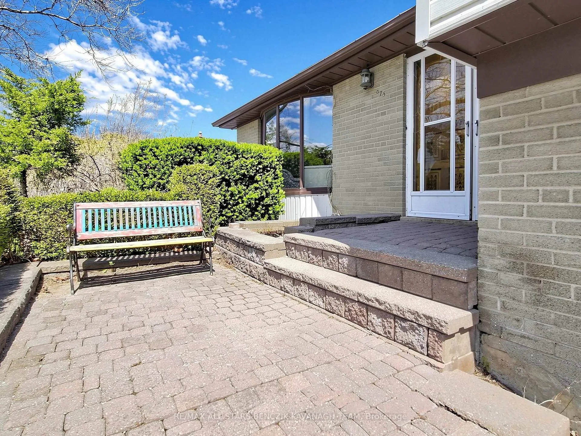 Photo 3 of 875 Chapleau Drive, Pickering, Bay Ridges — HOMEH