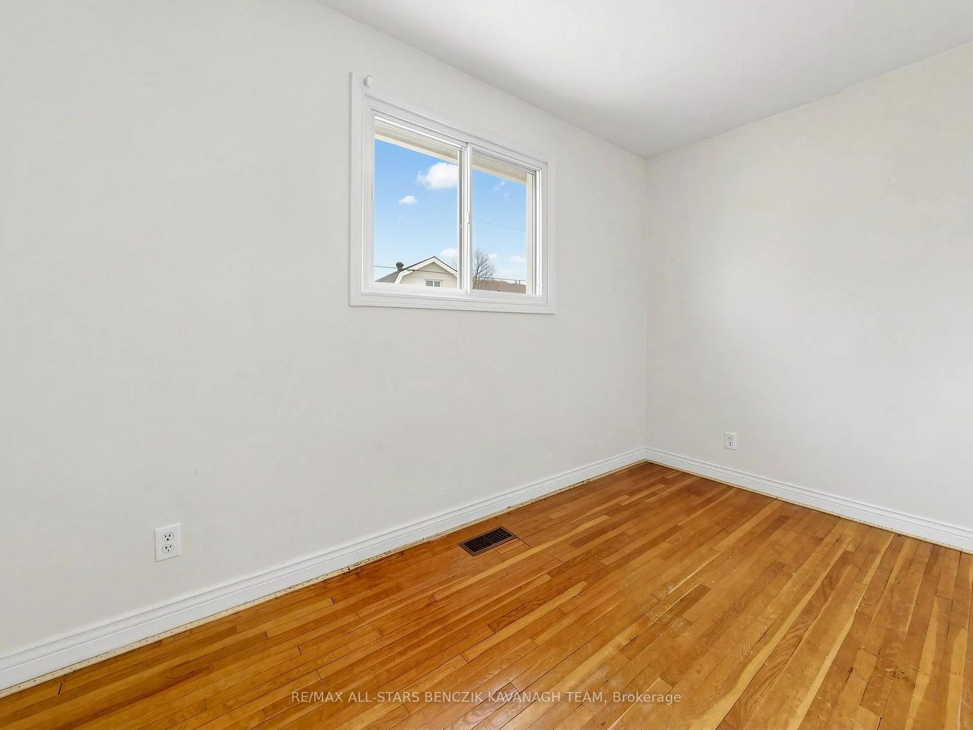 Photo 14 of 875 Chapleau Drive, Pickering, Bay Ridges — HOMEH