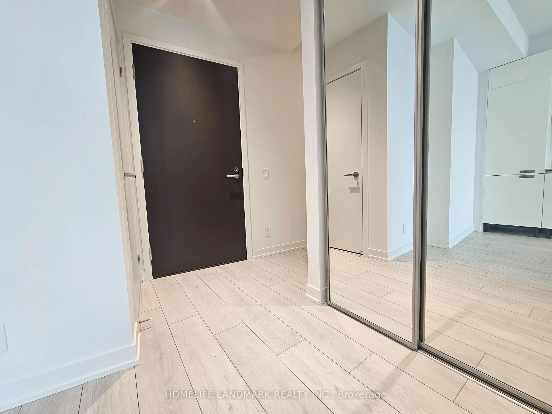 Photo 2 of Unit 2104, 39 Mary Street, Barrie, City Centre — HOMEH