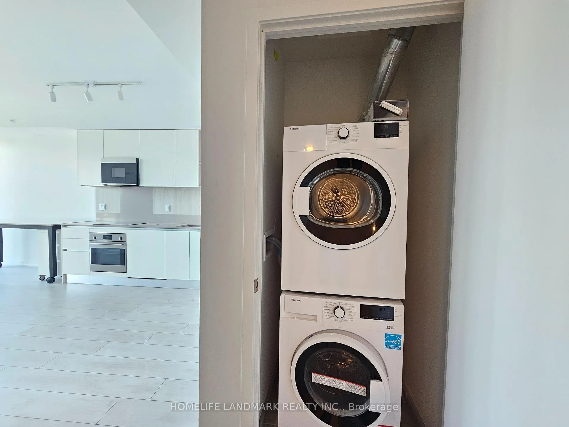 Photo 4 of Unit 2104, 39 Mary Street, Barrie, City Centre — HOMEH