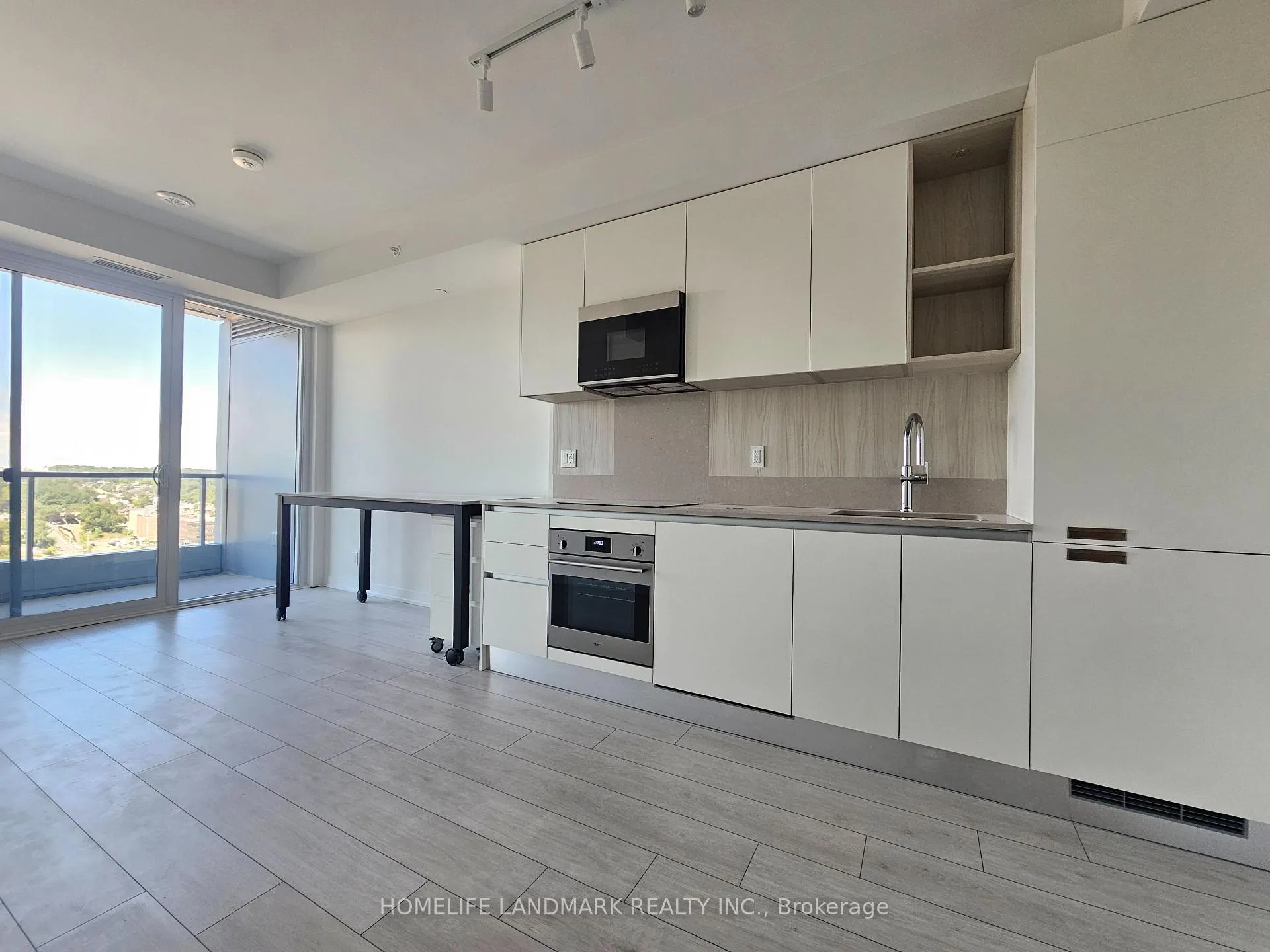 Photo 5 of Unit 2104, 39 Mary Street, Barrie, City Centre — HOMEH