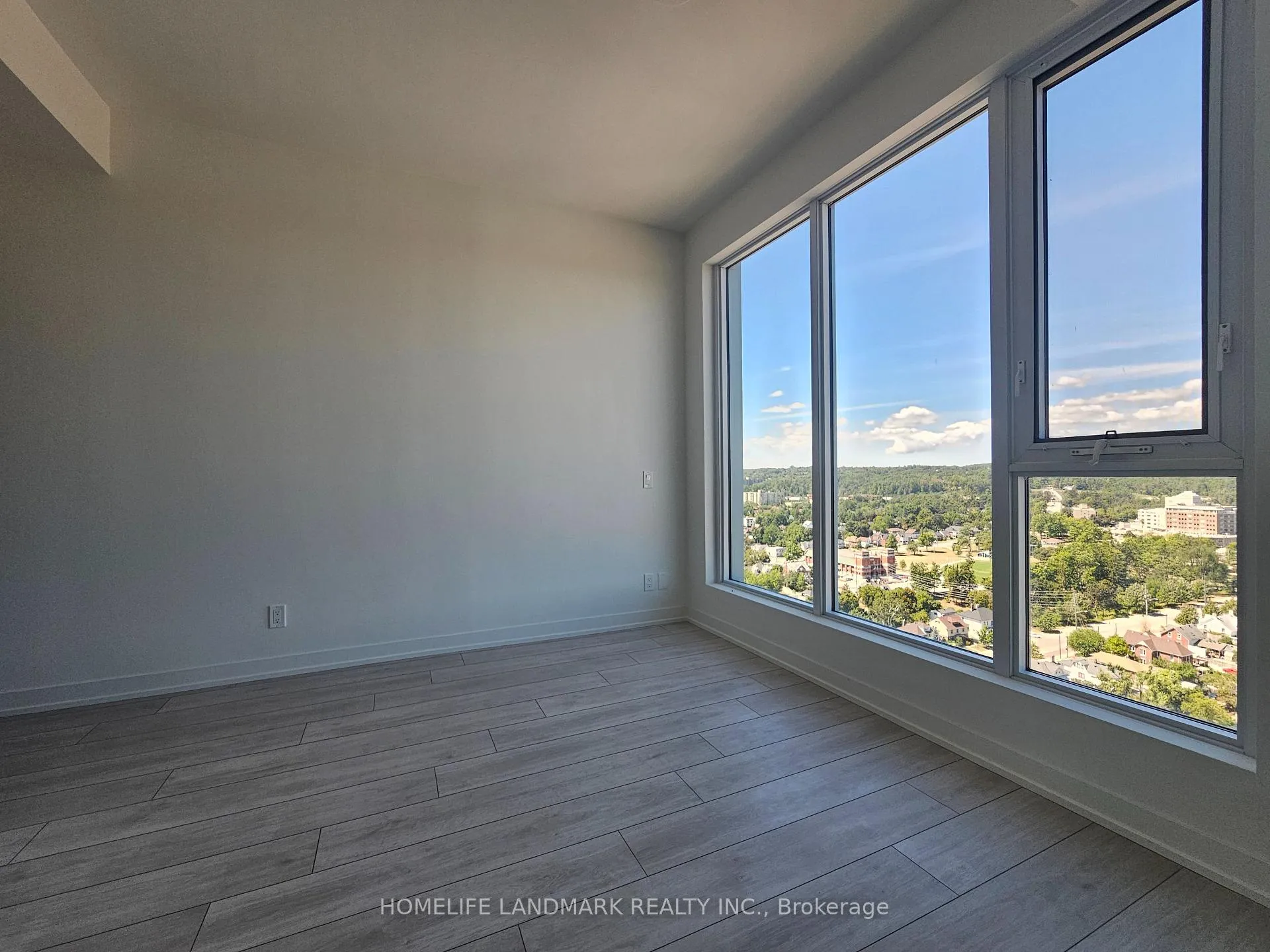 Photo 7 of Unit 2104, 39 Mary Street, Barrie, City Centre — HOMEH