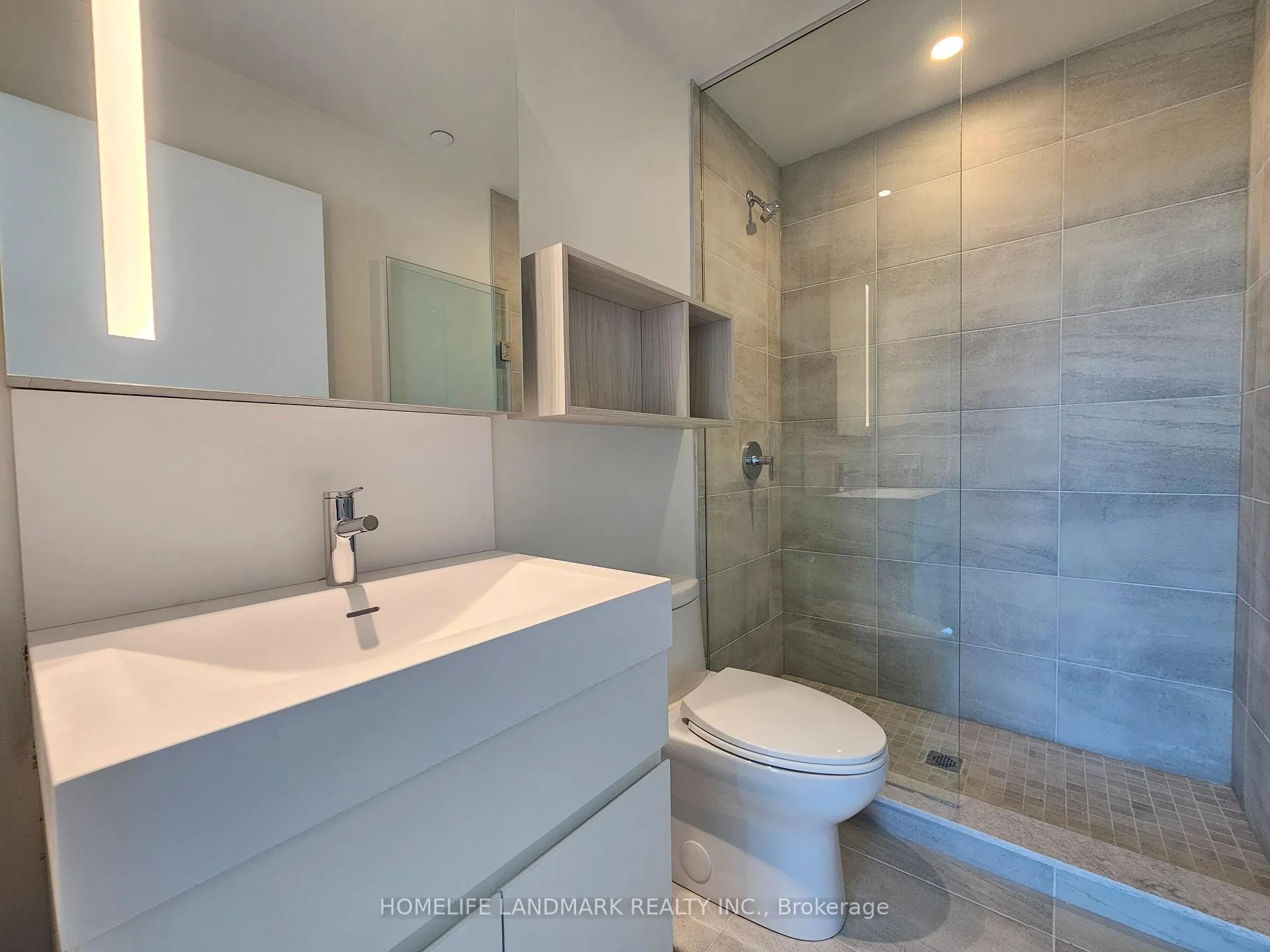 Photo 8 of Unit 2104, 39 Mary Street, Barrie, City Centre — HOMEH