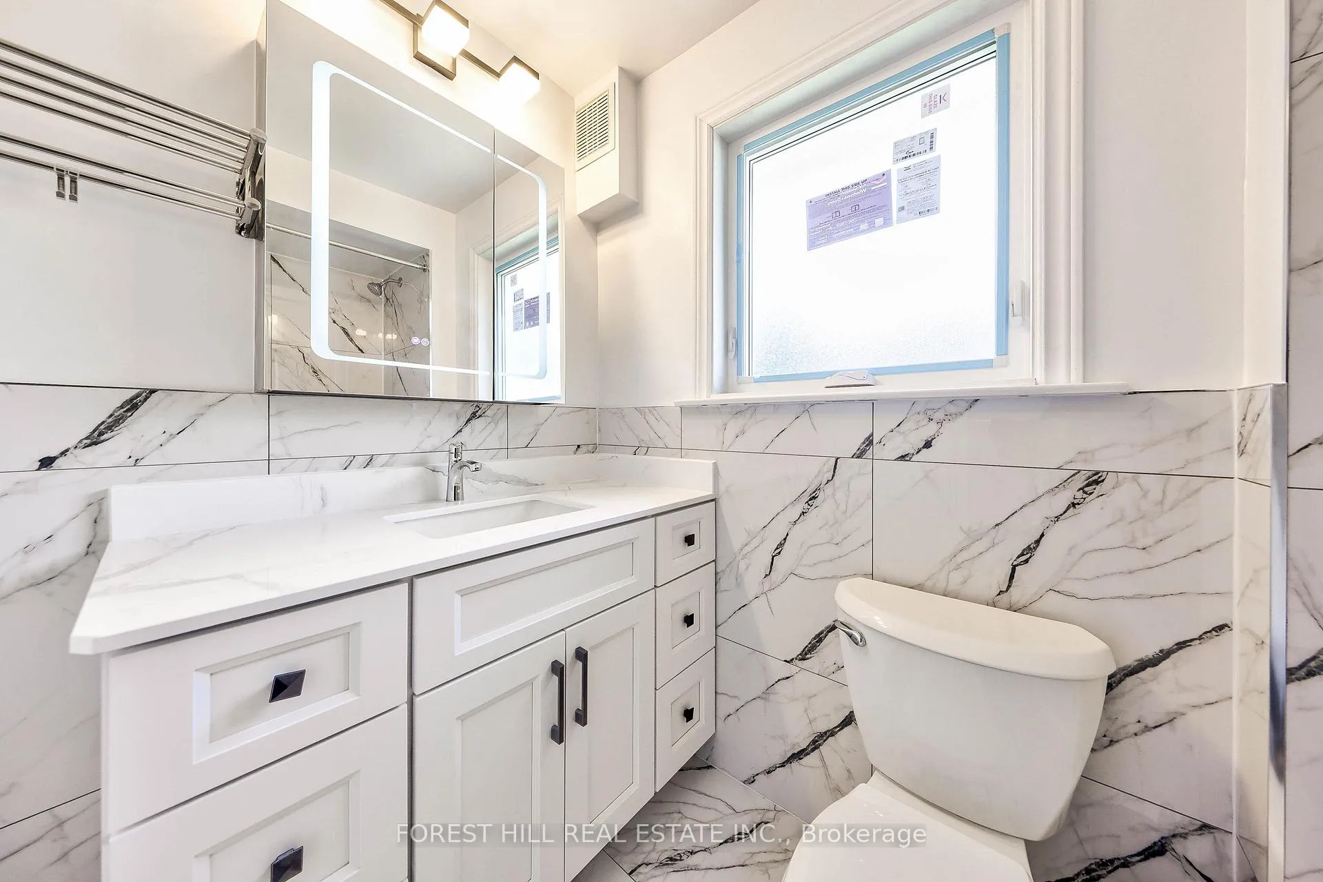 Photo 18 of 63 Hopperton Drive, North York, St. Andrew-Windfields — HOMEH