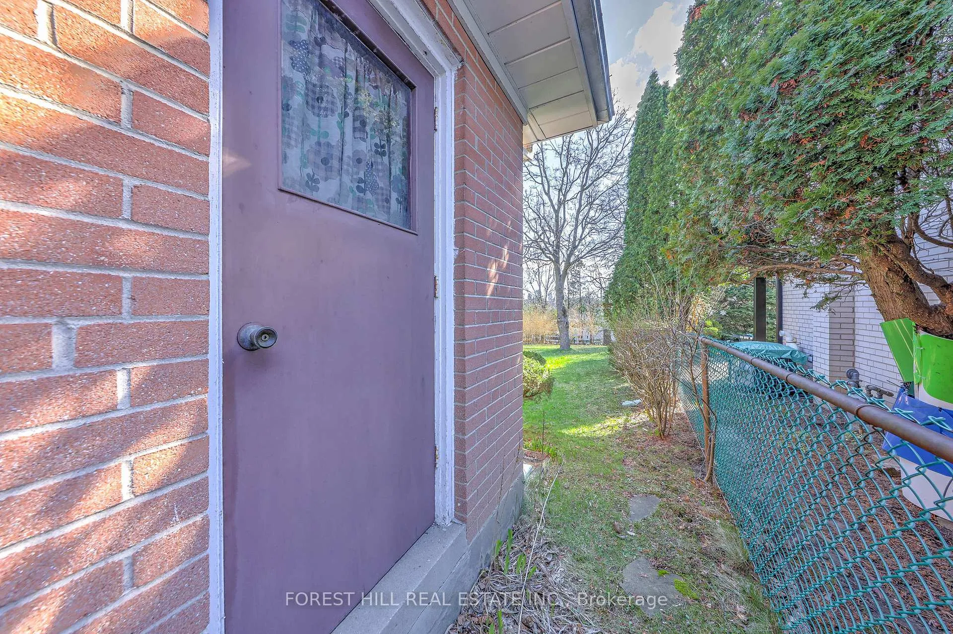 Photo 23 of 63 Hopperton Drive, North York, St. Andrew-Windfields — HOMEH