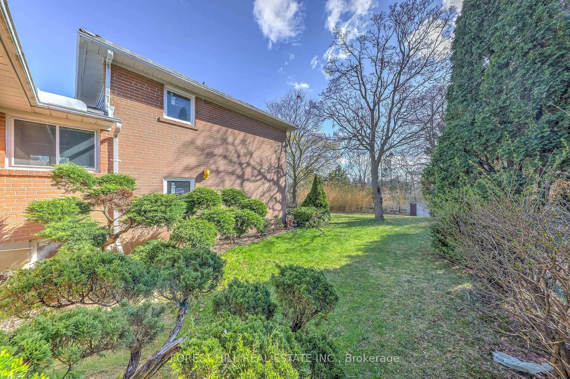 Photo 24 of 63 Hopperton Drive, North York, St. Andrew-Windfields — HOMEH