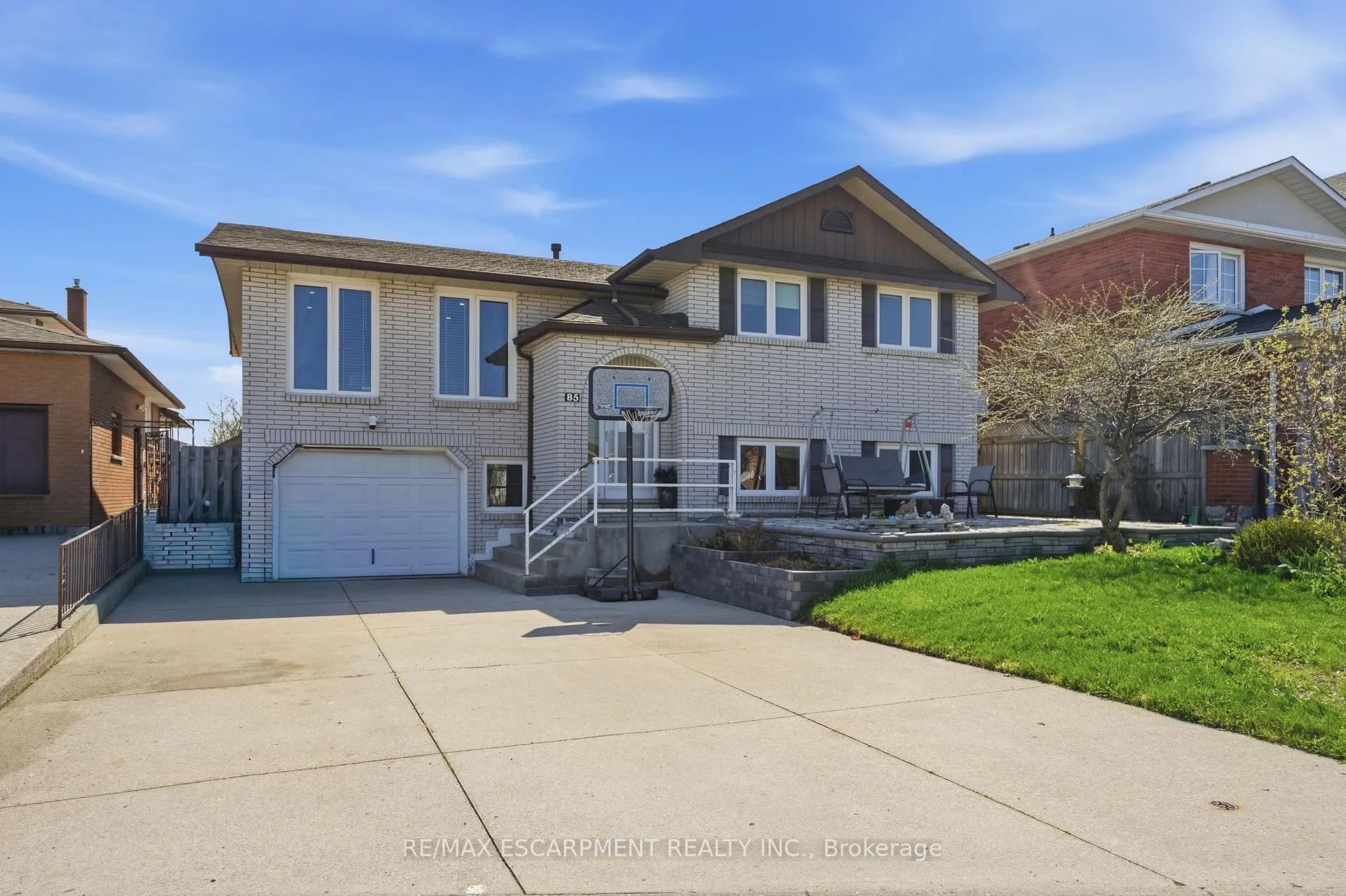 Photo 2 of 85 Summerlea Drive, Hamilton, Lisgar — HOMEH