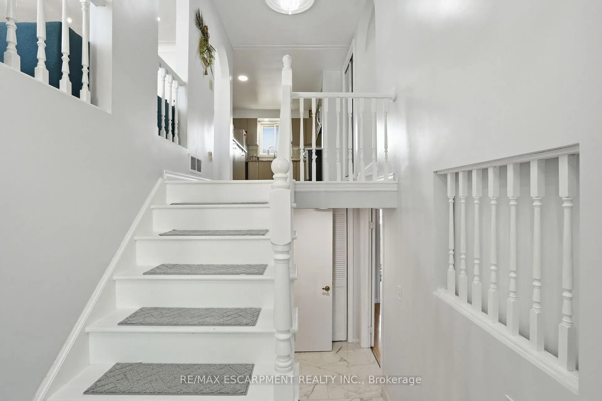 Photo 6 of 85 Summerlea Drive, Hamilton, Lisgar — HOMEH