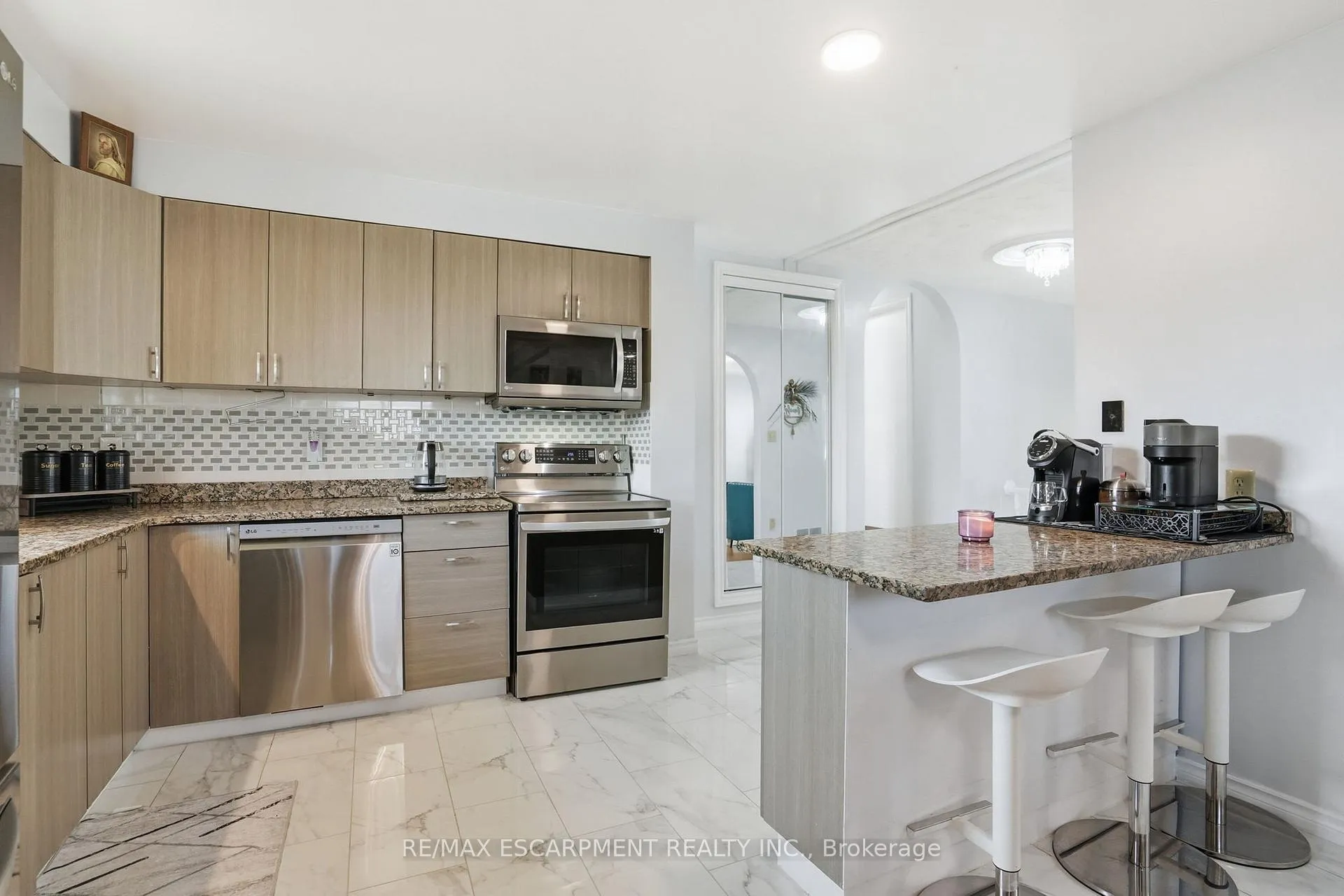 Photo 16 of 85 Summerlea Drive, Hamilton, Lisgar — HOMEH