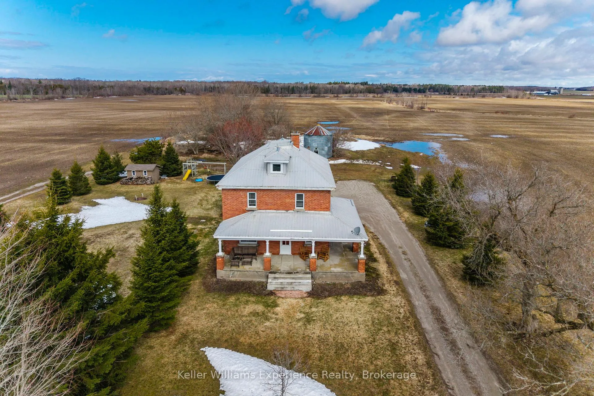 Front of 2936 Flos 6 Road W