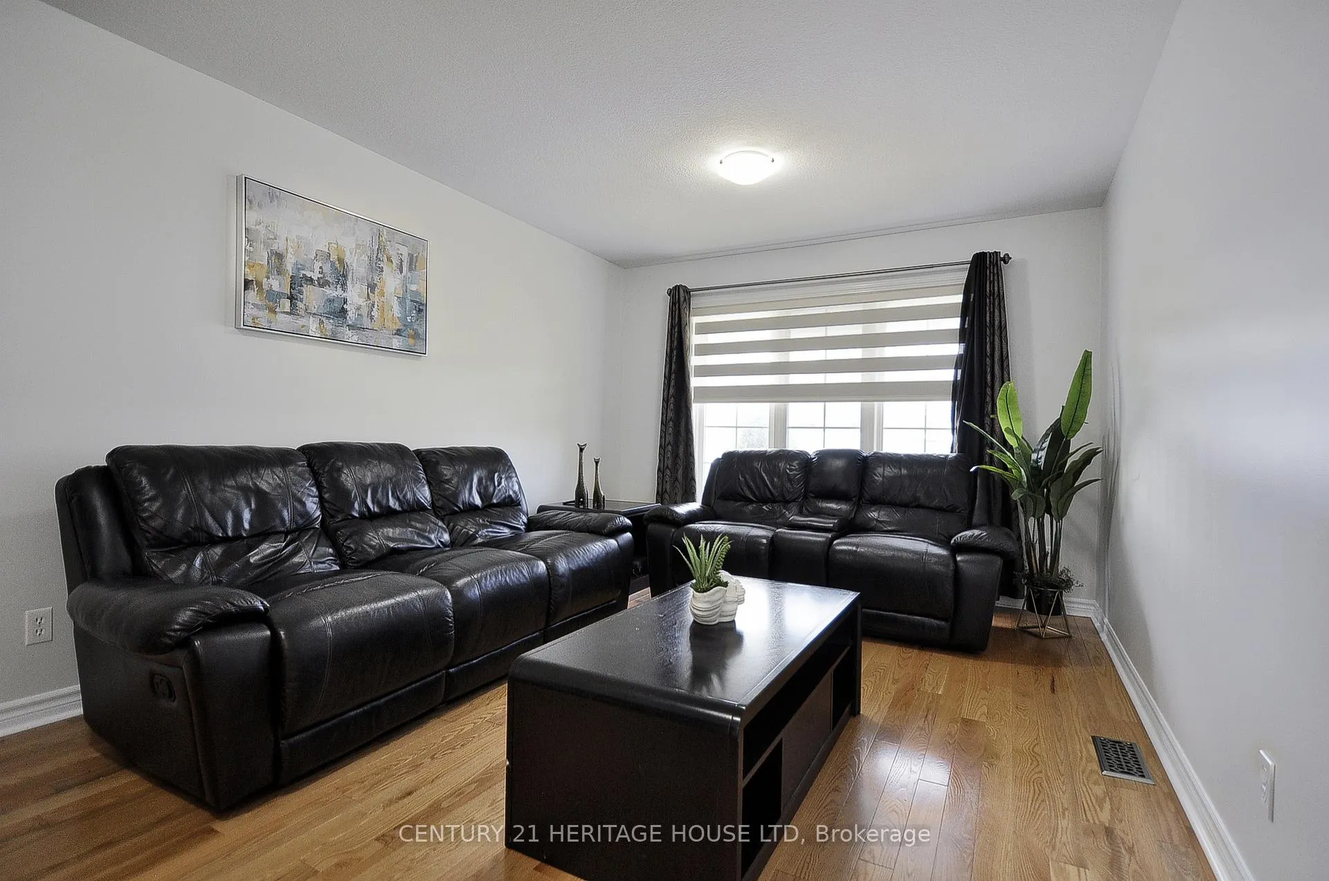 Photo 6 of 153 Coulthard Boulevard, Cambridge — HOMEH