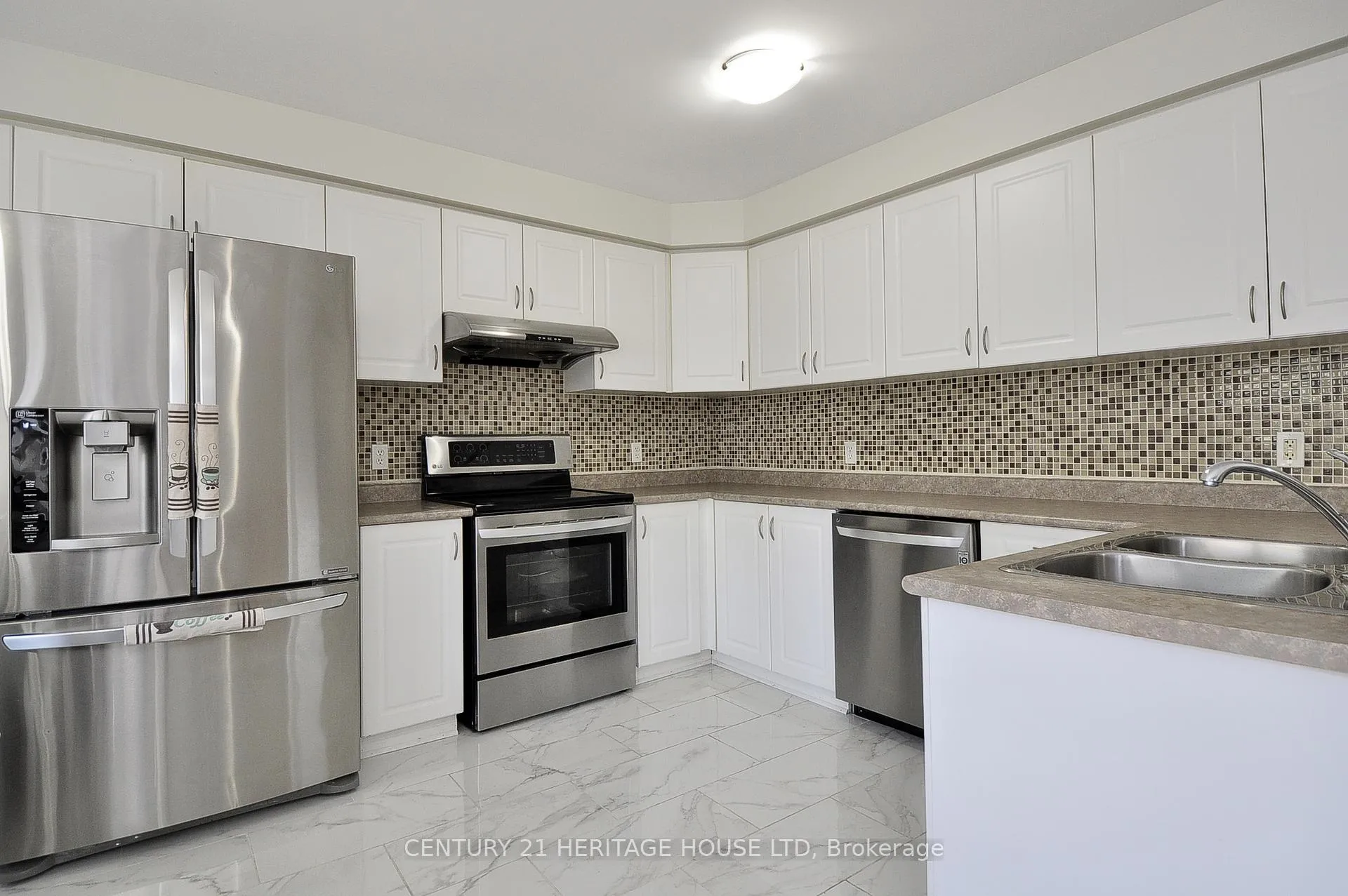 Photo 10 of 153 Coulthard Boulevard, Cambridge — HOMEH