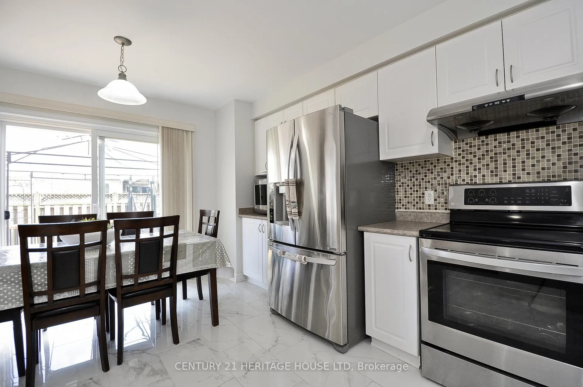 Photo 11 of 153 Coulthard Boulevard, Cambridge — HOMEH