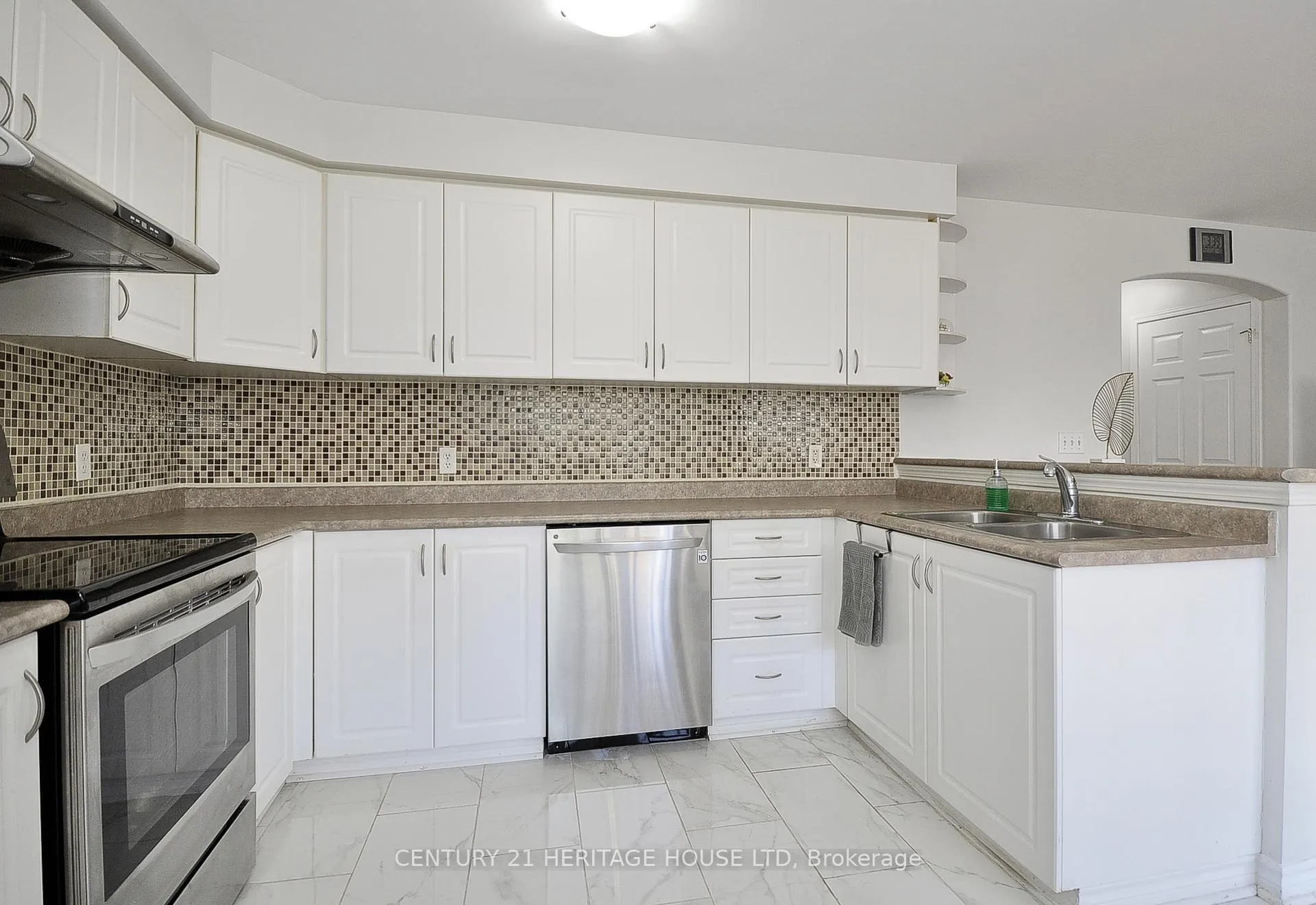 Photo 13 of 153 Coulthard Boulevard, Cambridge — HOMEH