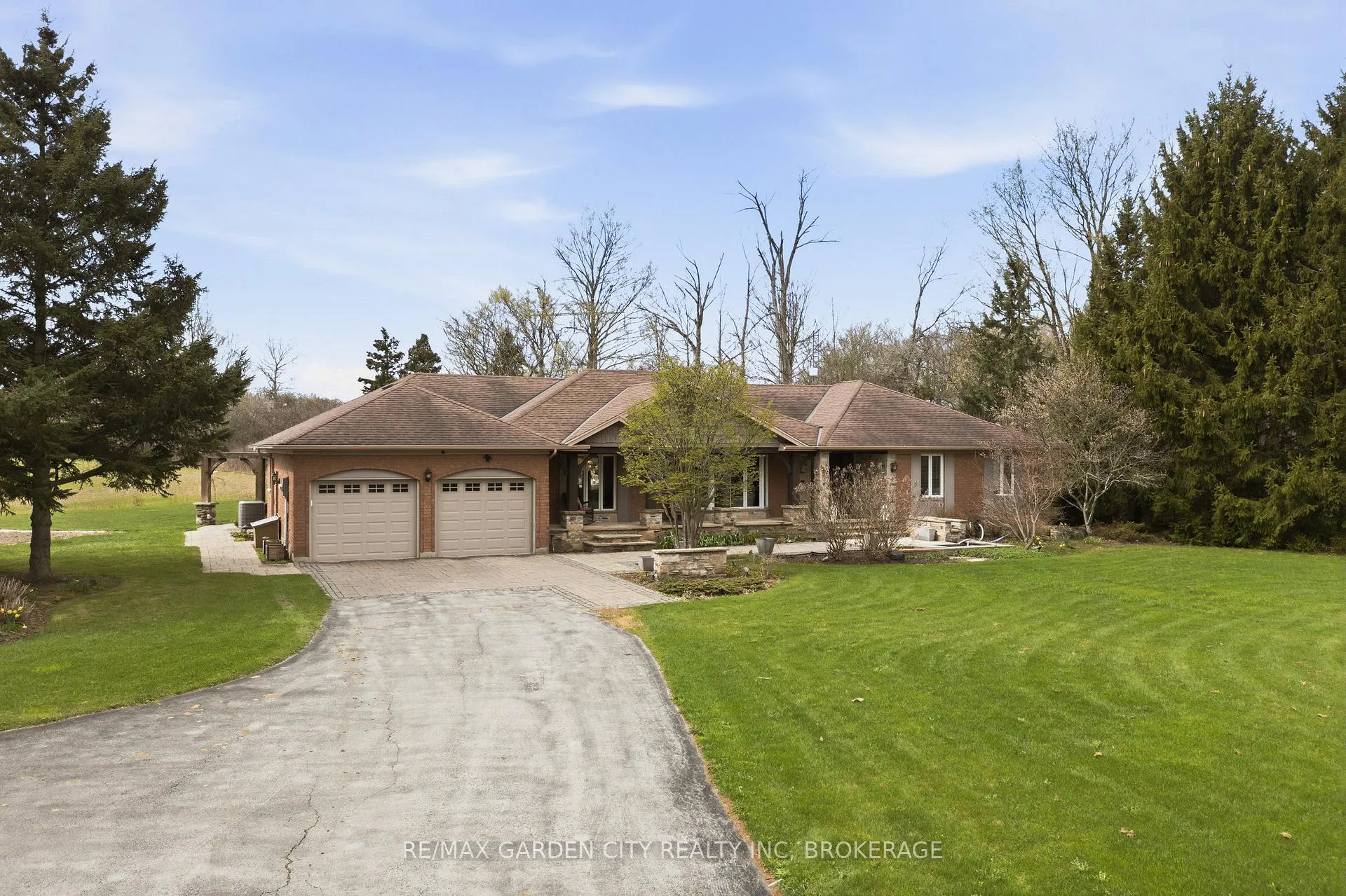 Photo 1 of 802 Sawmill Road, Hamilton, Ancaster — HOMEH
