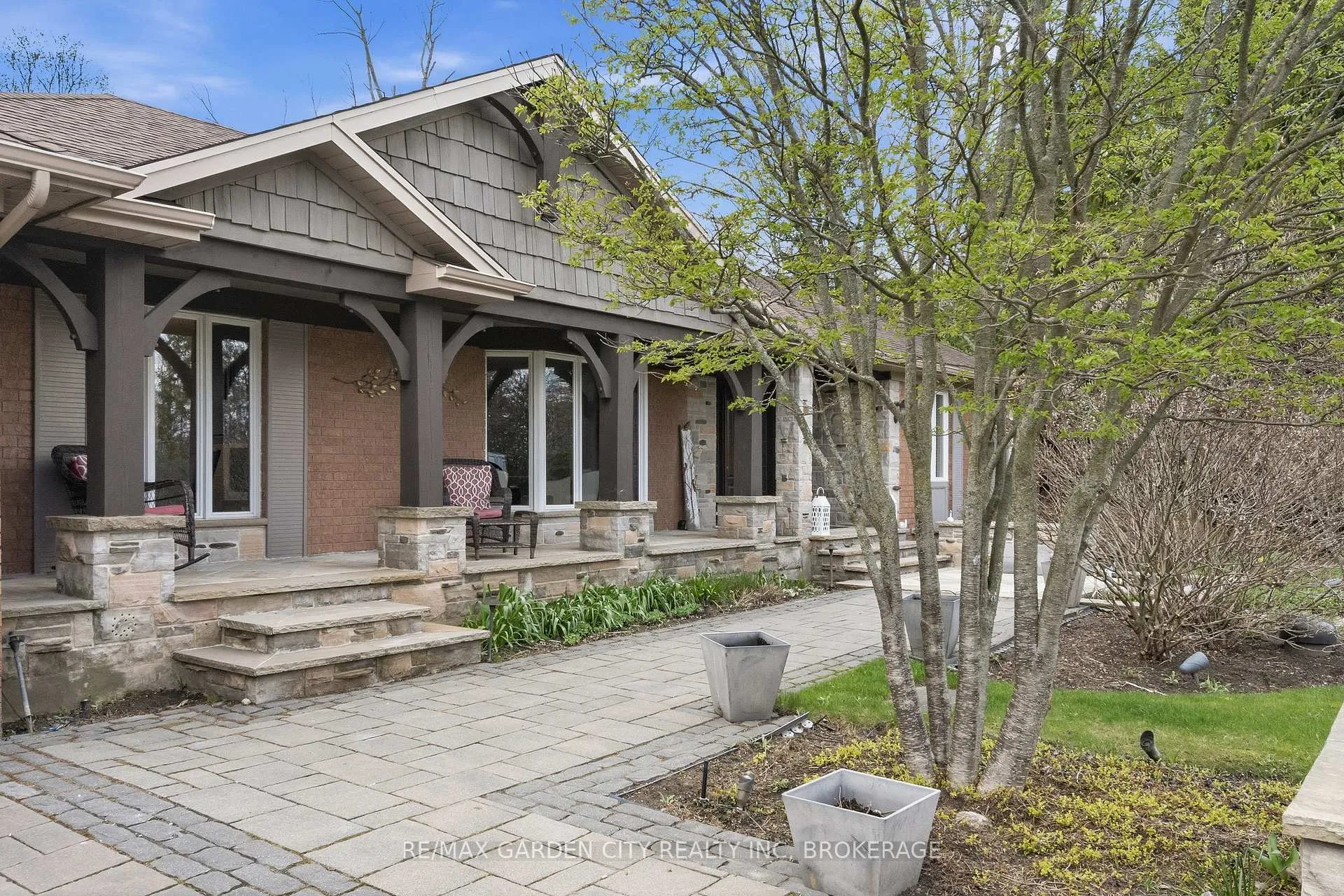 Photo 3 of 802 Sawmill Road, Hamilton, Ancaster — HOMEH