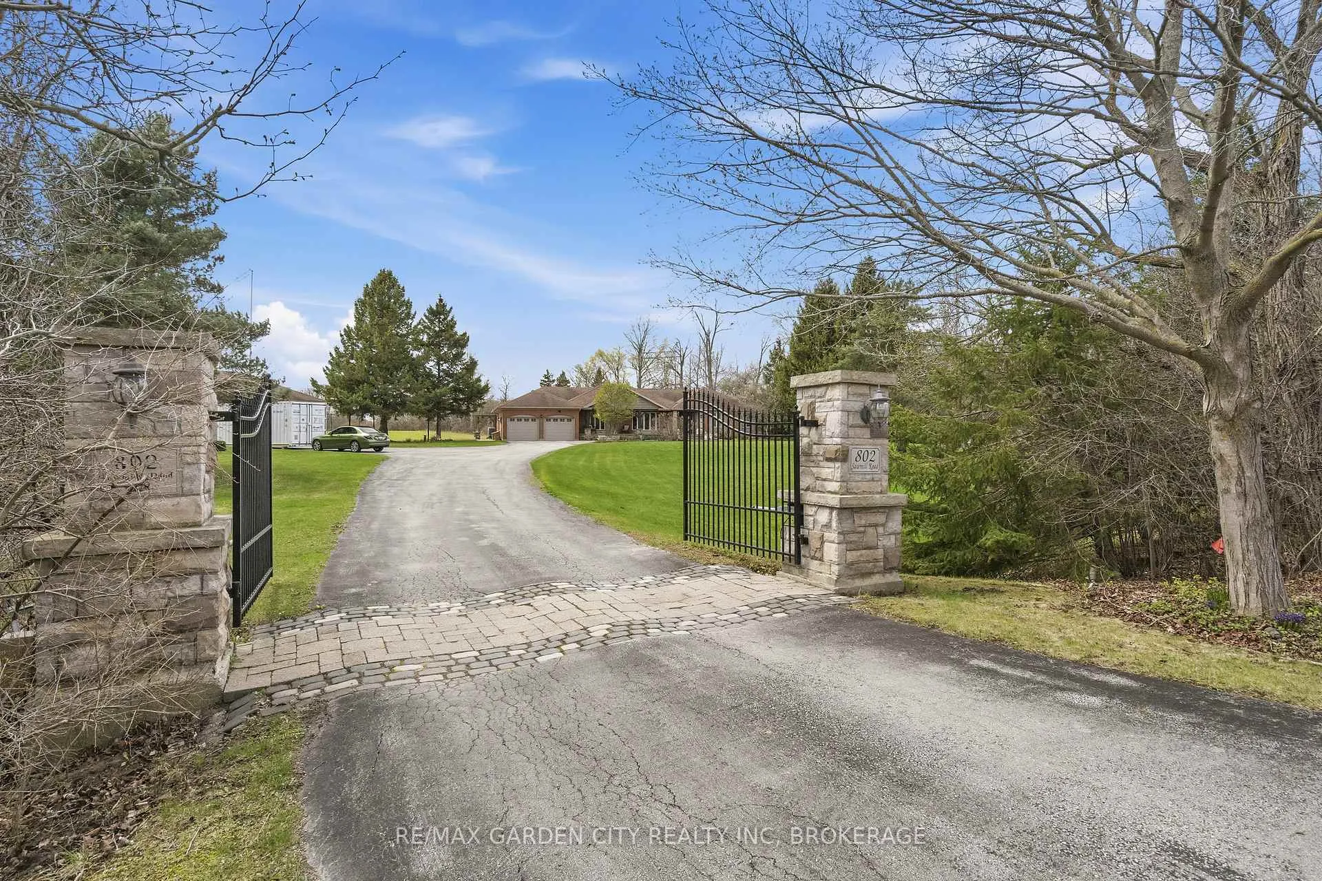 Photo 4 of 802 Sawmill Road, Hamilton, Ancaster — HOMEH
