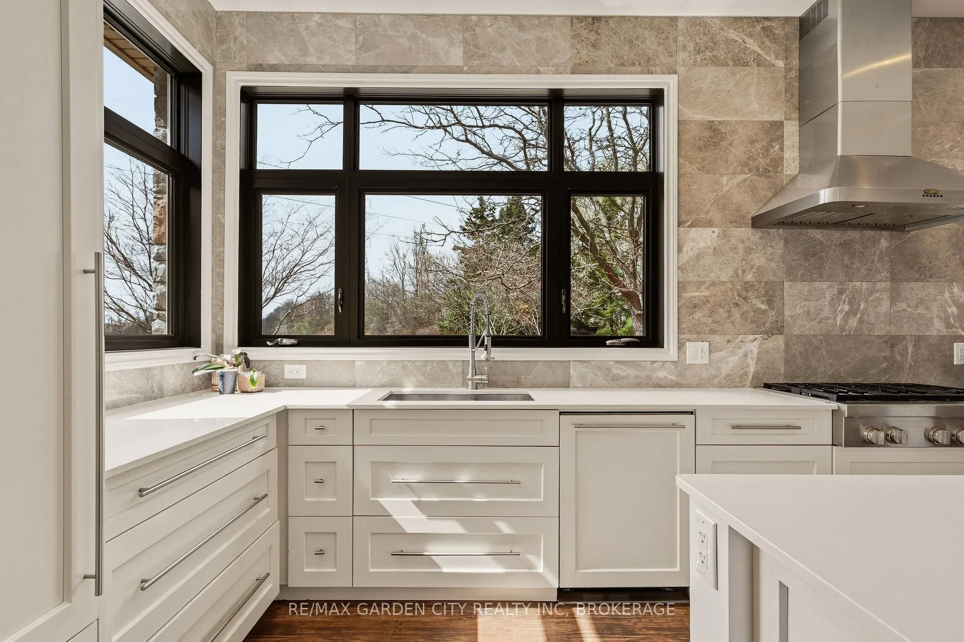 Photo 14 of 802 Sawmill Road, Hamilton, Ancaster — HOMEH