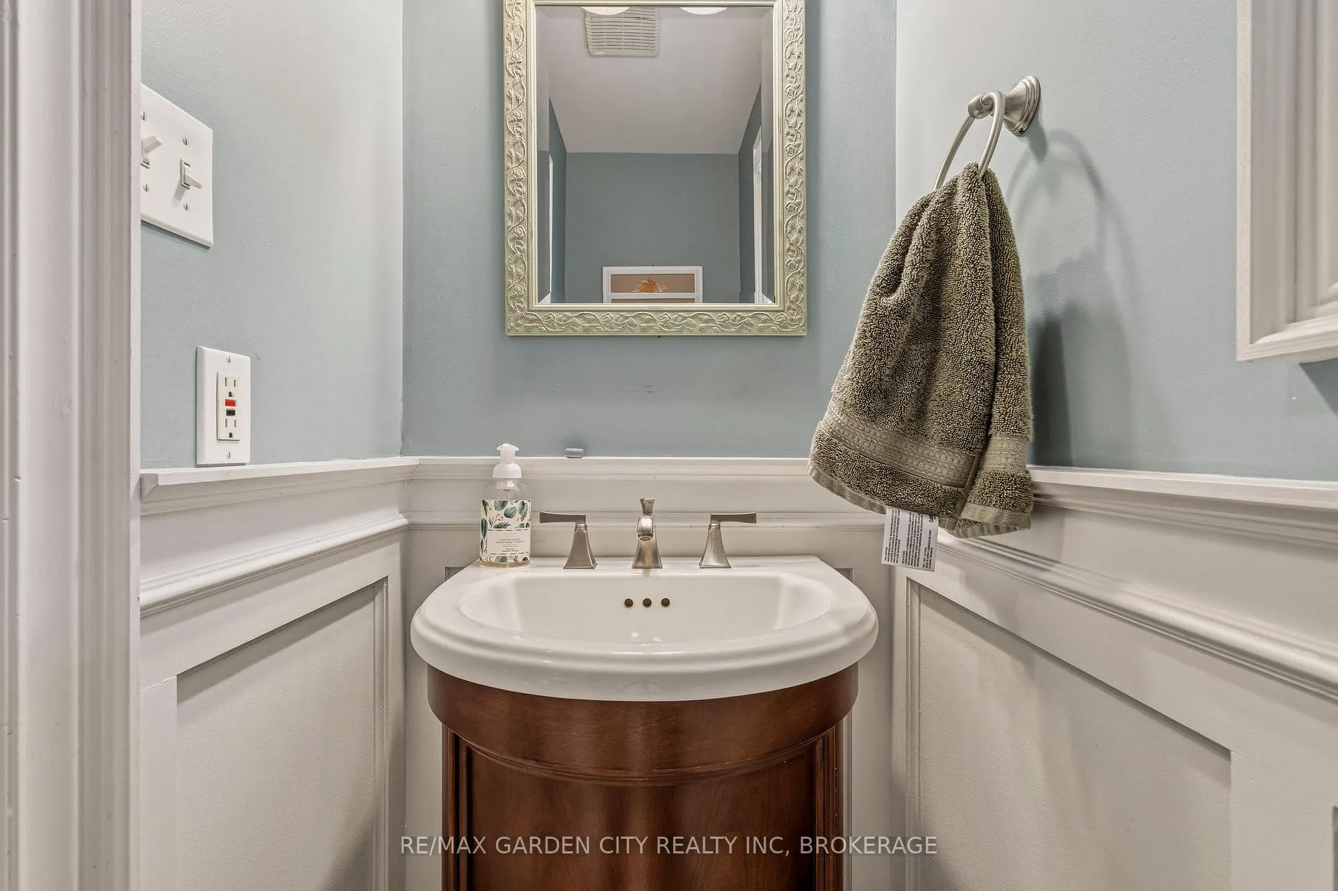 Photo 21 of 802 Sawmill Road, Hamilton, Ancaster — HOMEH