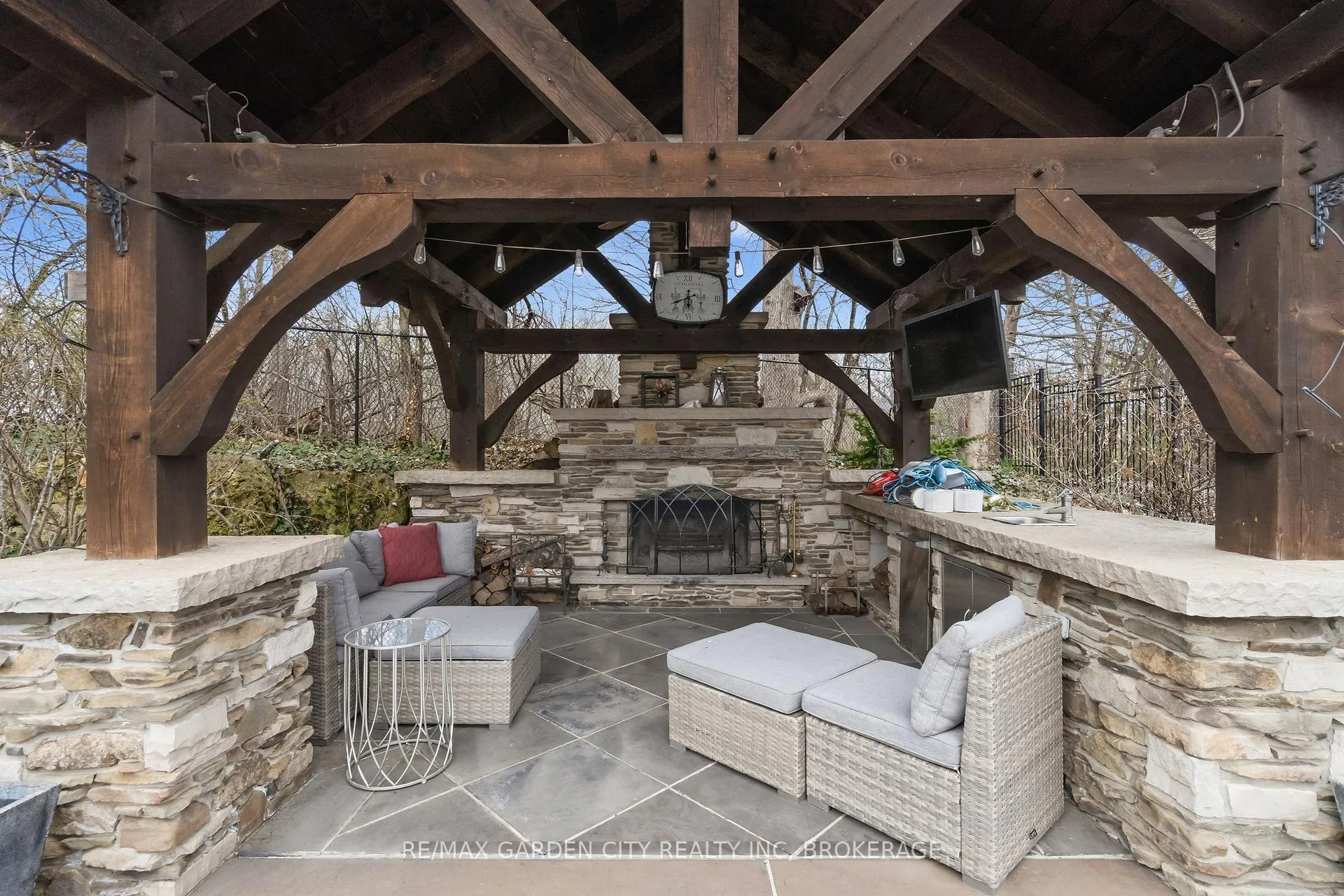 Photo 32 of 802 Sawmill Road, Hamilton, Ancaster — HOMEH